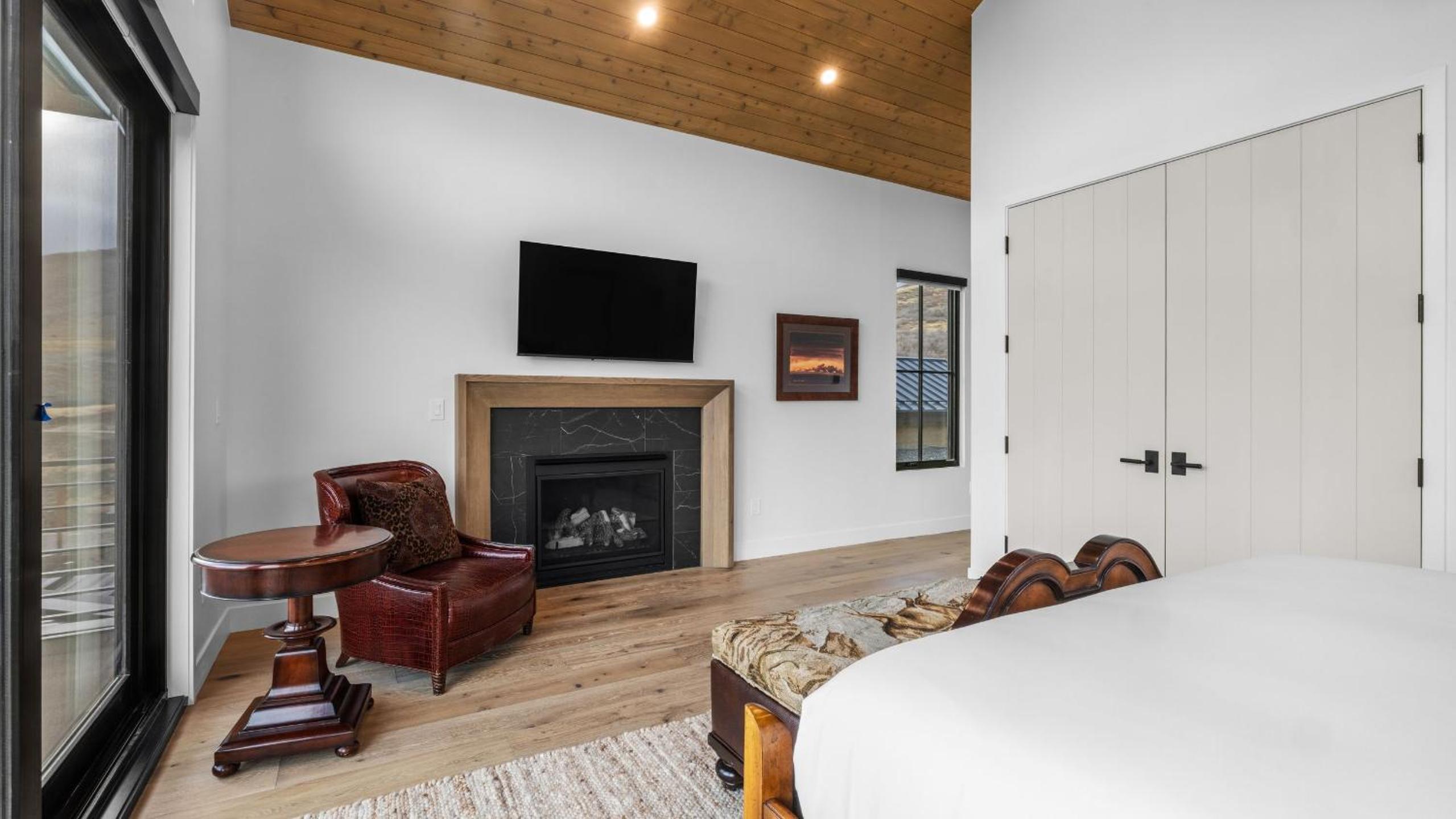 2 Min to Jordanelle Gondola • Hot Tub • Spa Suite • Movie Room Mountain Views Skyridge Summit by AvantStay