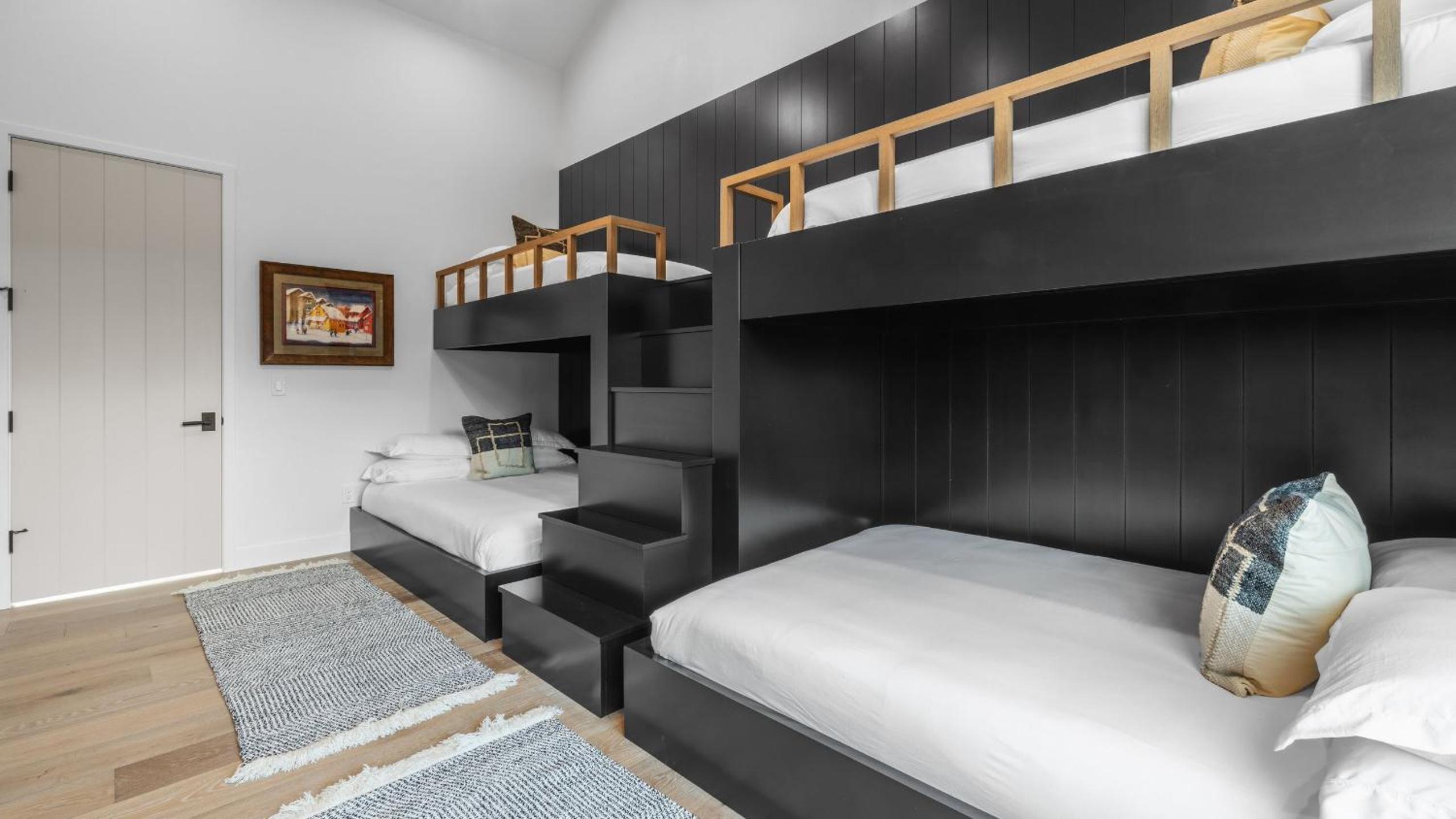 2 Min to Jordanelle Gondola • Hot Tub • Spa Suite • Movie Room Mountain Views Skyridge Summit by AvantStay