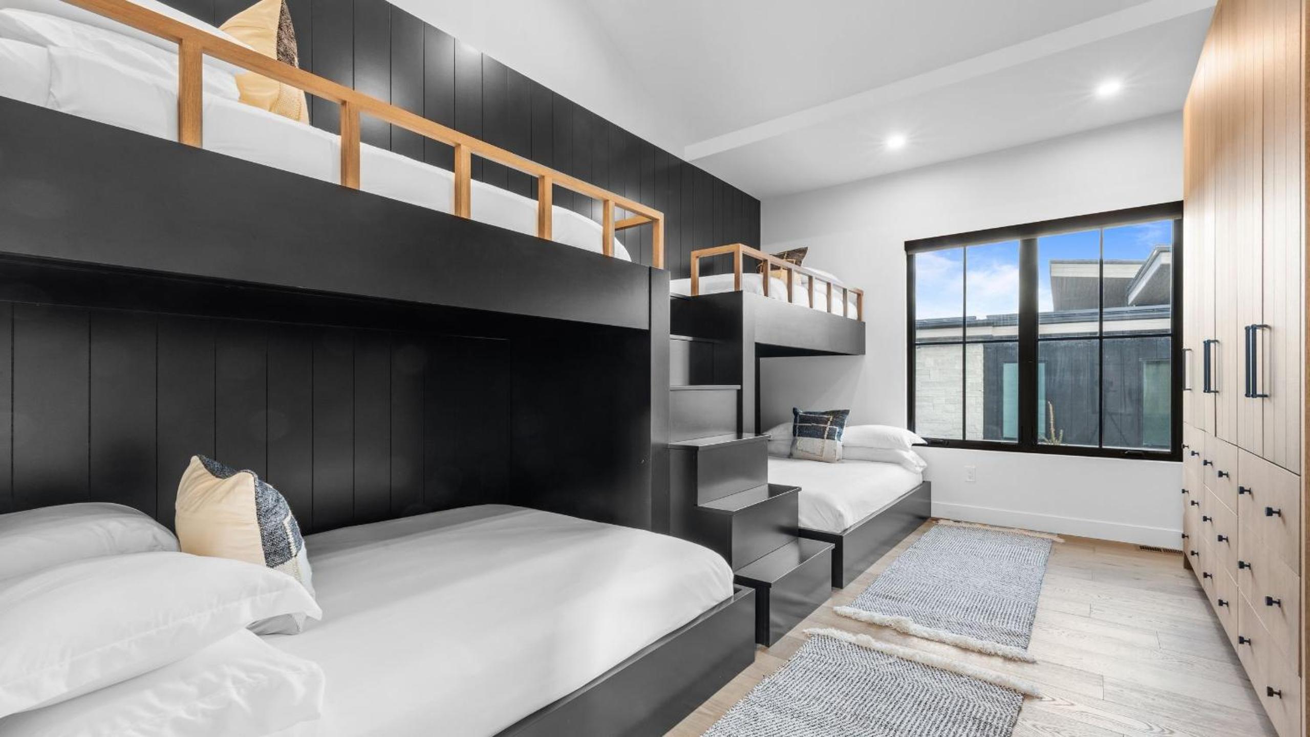 2 Min to Jordanelle Gondola • Hot Tub • Spa Suite • Movie Room Mountain Views Skyridge Summit by AvantStay