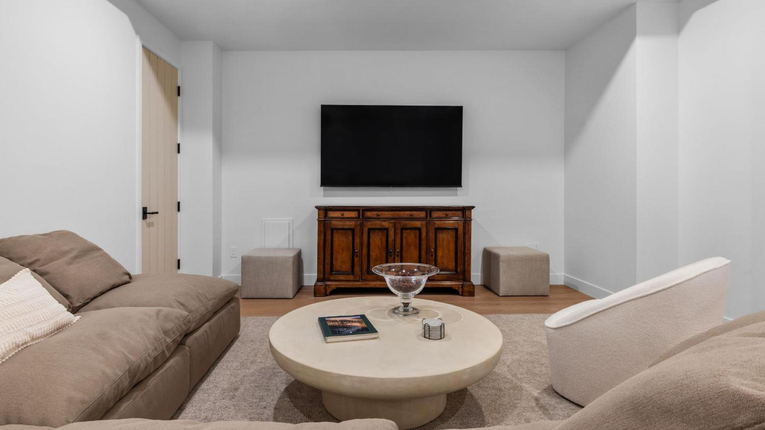 2 Min to Jordanelle Gondola • Hot Tub • Spa Suite • Movie Room Mountain Views Skyridge Summit by AvantStay