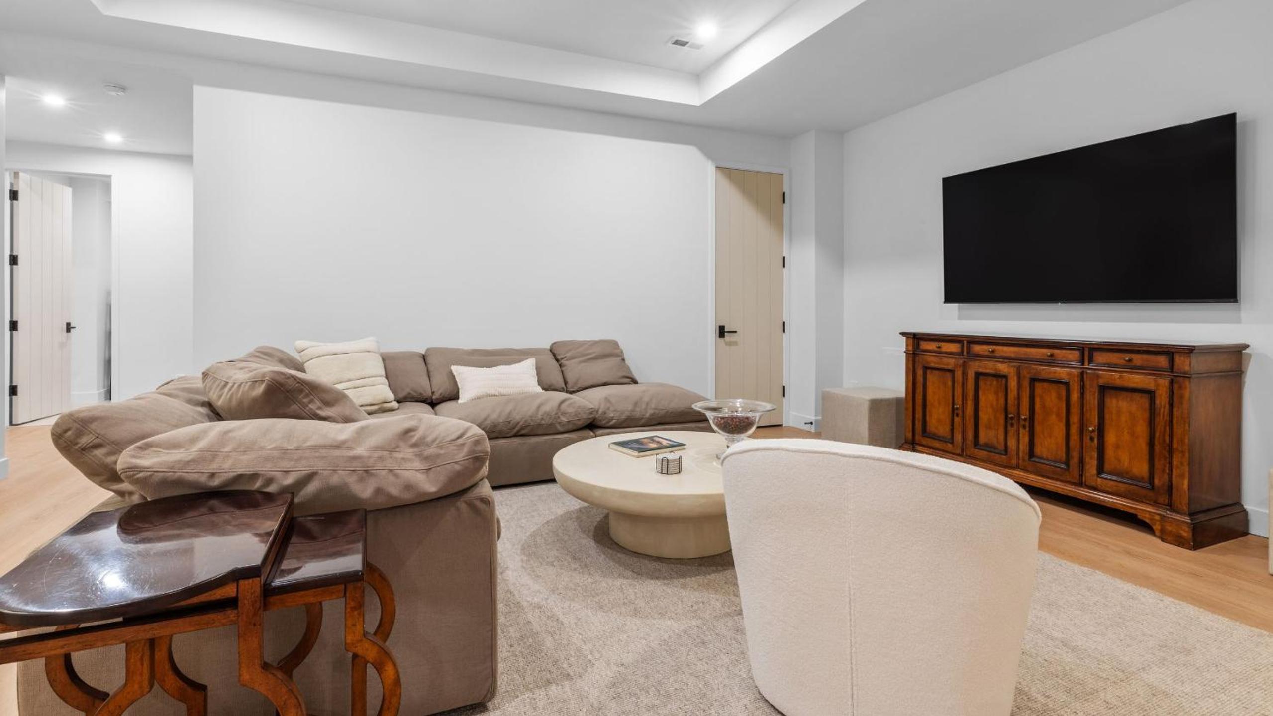 2 Min to Jordanelle Gondola • Hot Tub • Spa Suite • Movie Room Mountain Views Skyridge Summit by AvantStay