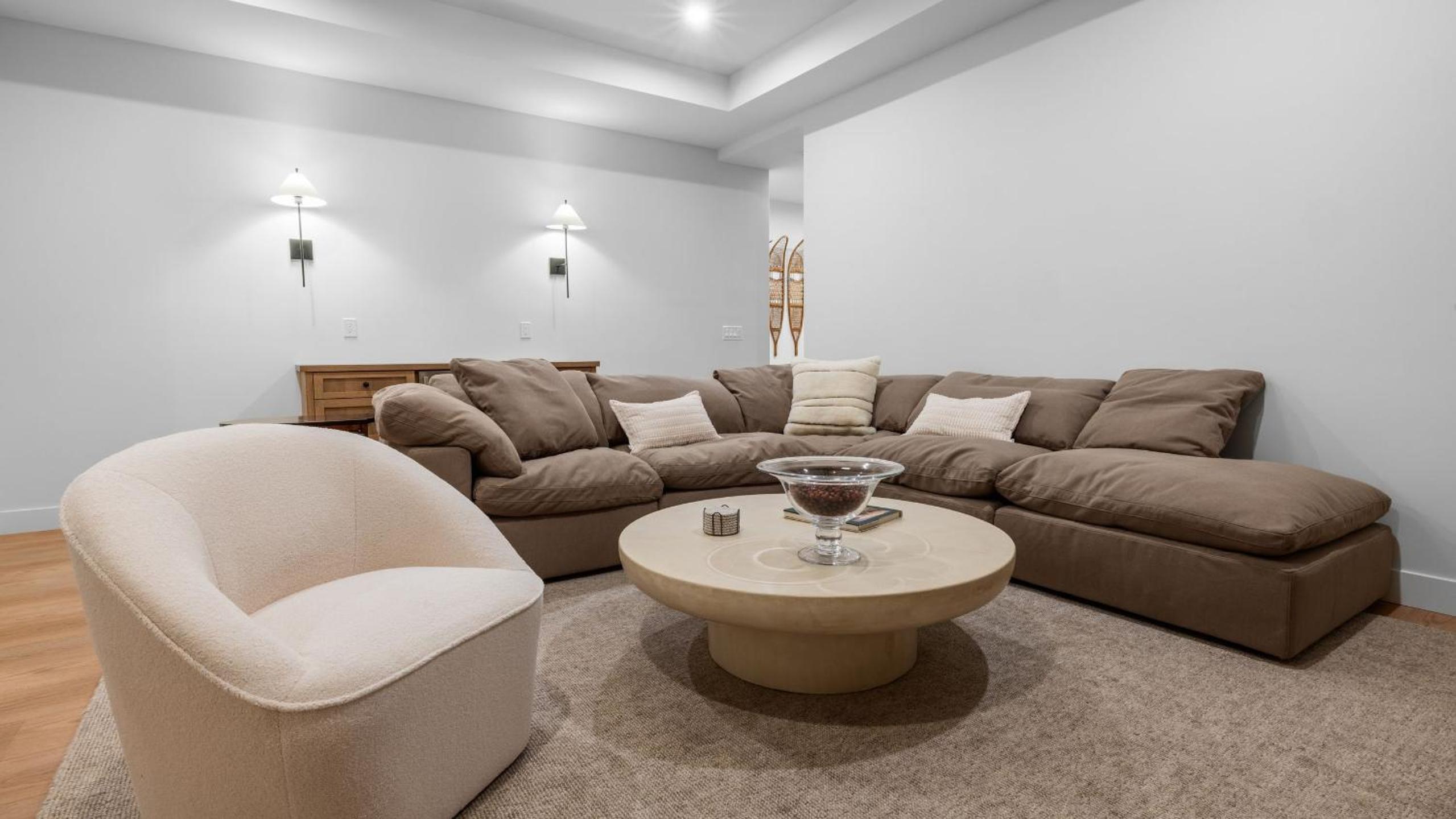 2 Min to Jordanelle Gondola • Hot Tub • Spa Suite • Movie Room Mountain Views Skyridge Summit by AvantStay