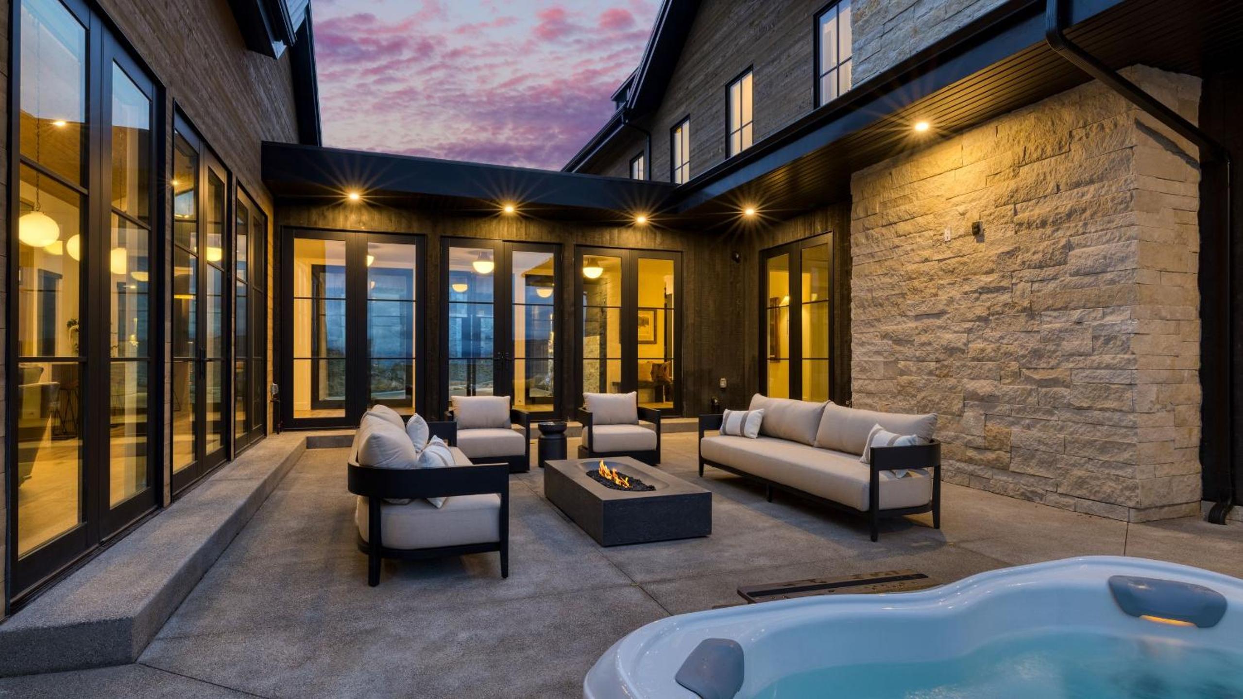 2 Min to Jordanelle Gondola • Hot Tub • Spa Suite • Movie Room Mountain Views Skyridge Summit by AvantStay