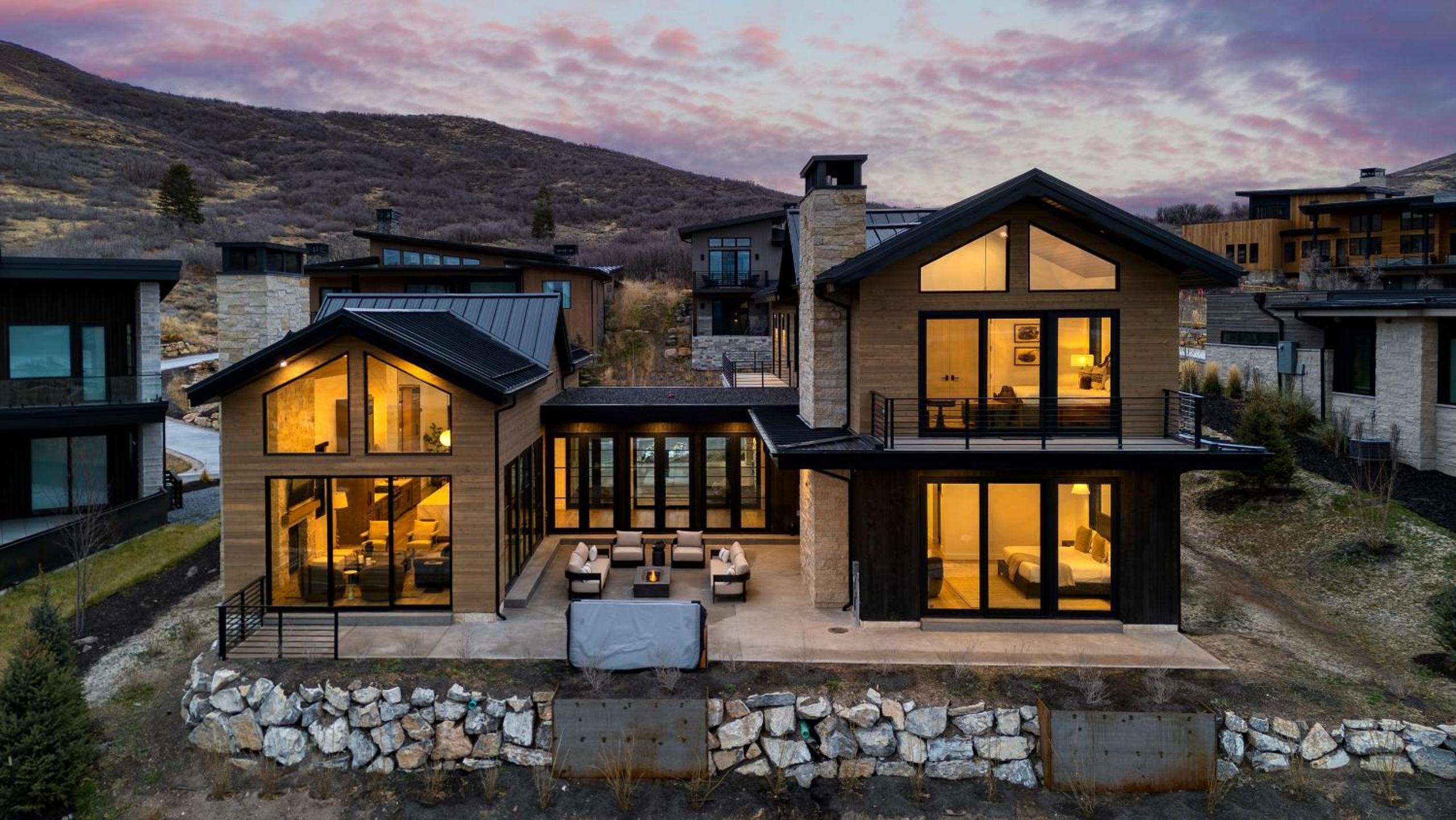 2 Min to Jordanelle Gondola • Hot Tub • Spa Suite • Movie Room Mountain Views Skyridge Summit by AvantStay