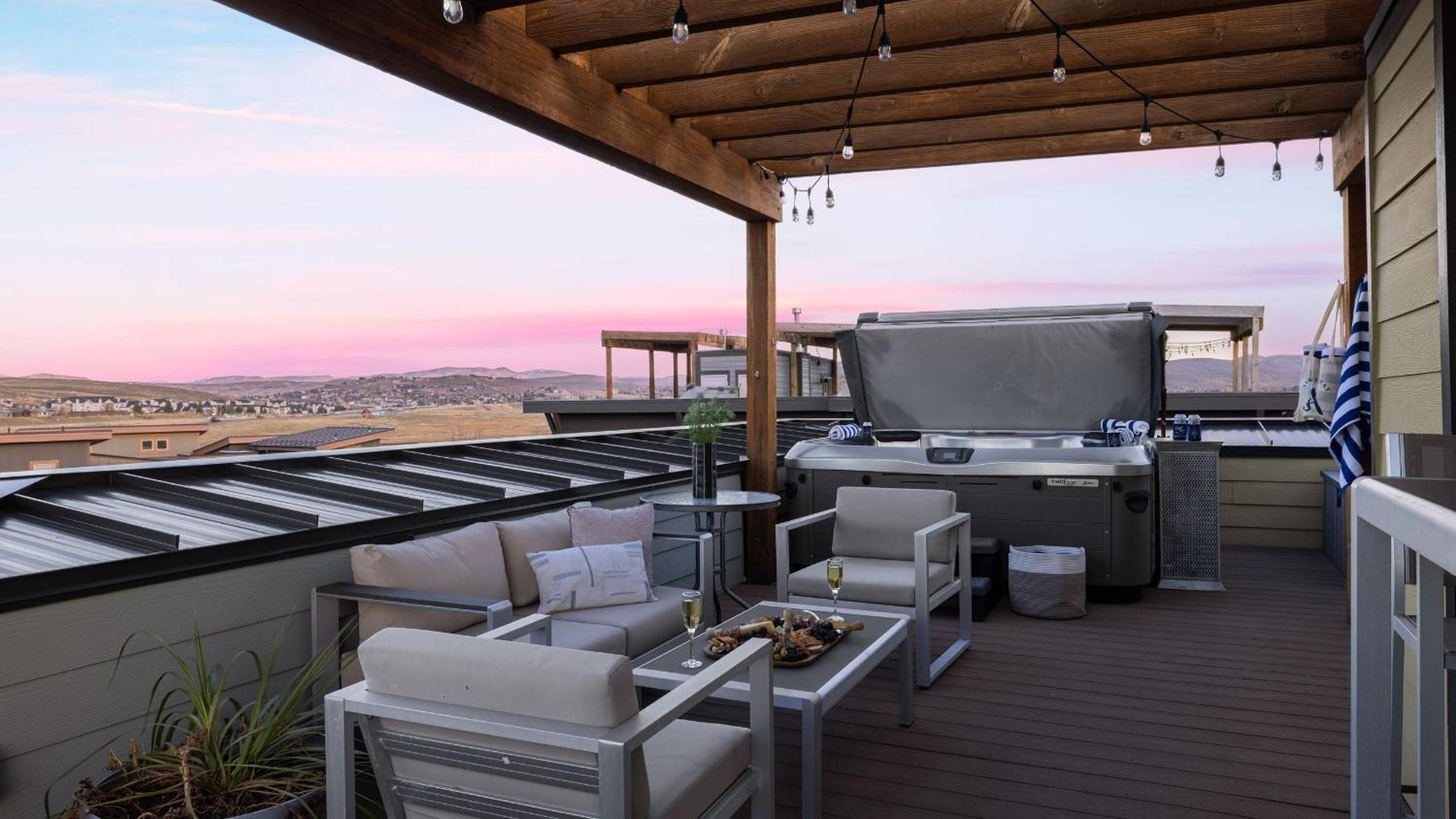 Rooftop Deck w Hot Tub Near Dining Ski Slopes The Lookout by AvantStay