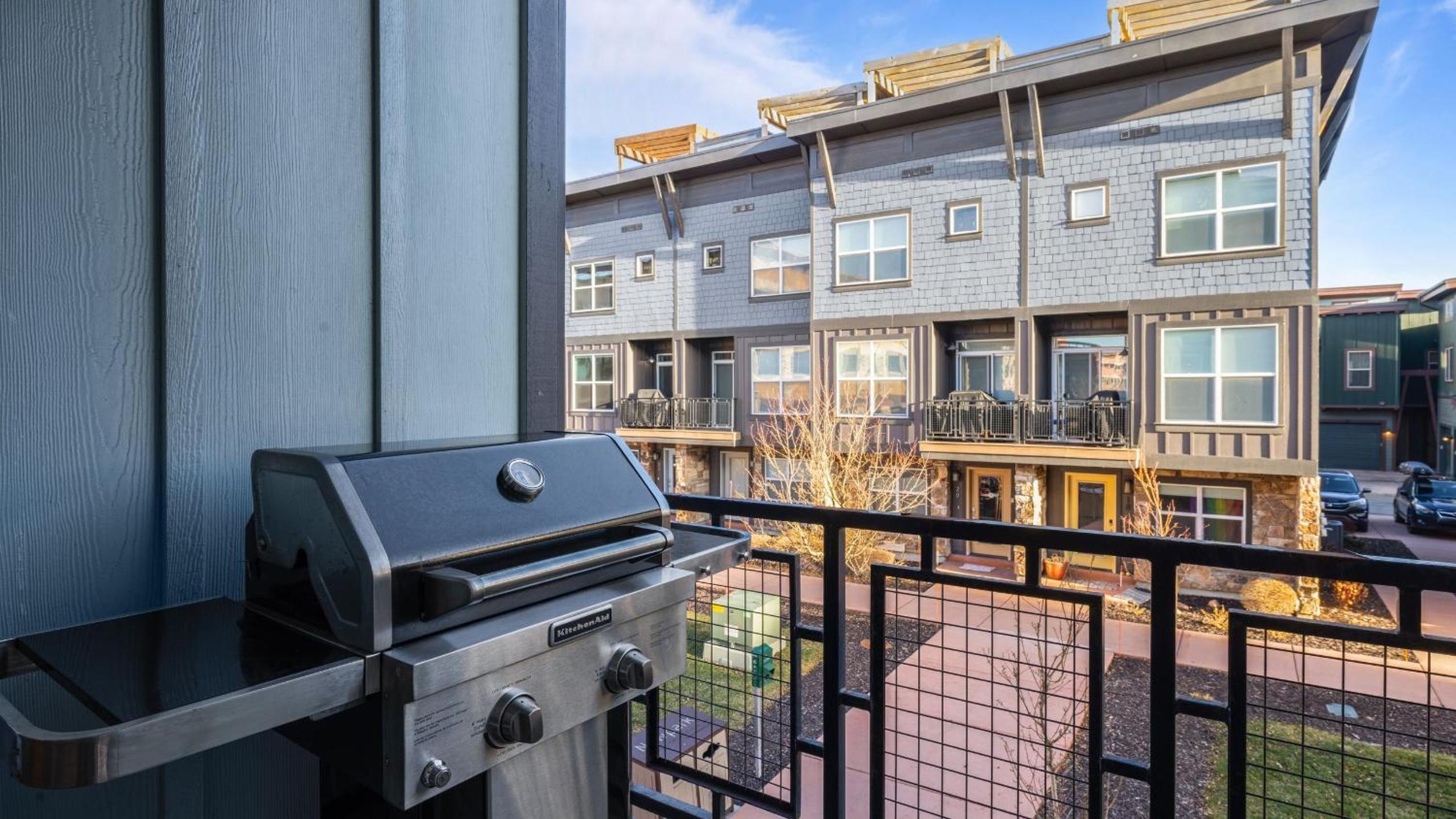 Rooftop Deck w Hot Tub Near Dining Ski Slopes The Lookout by AvantStay