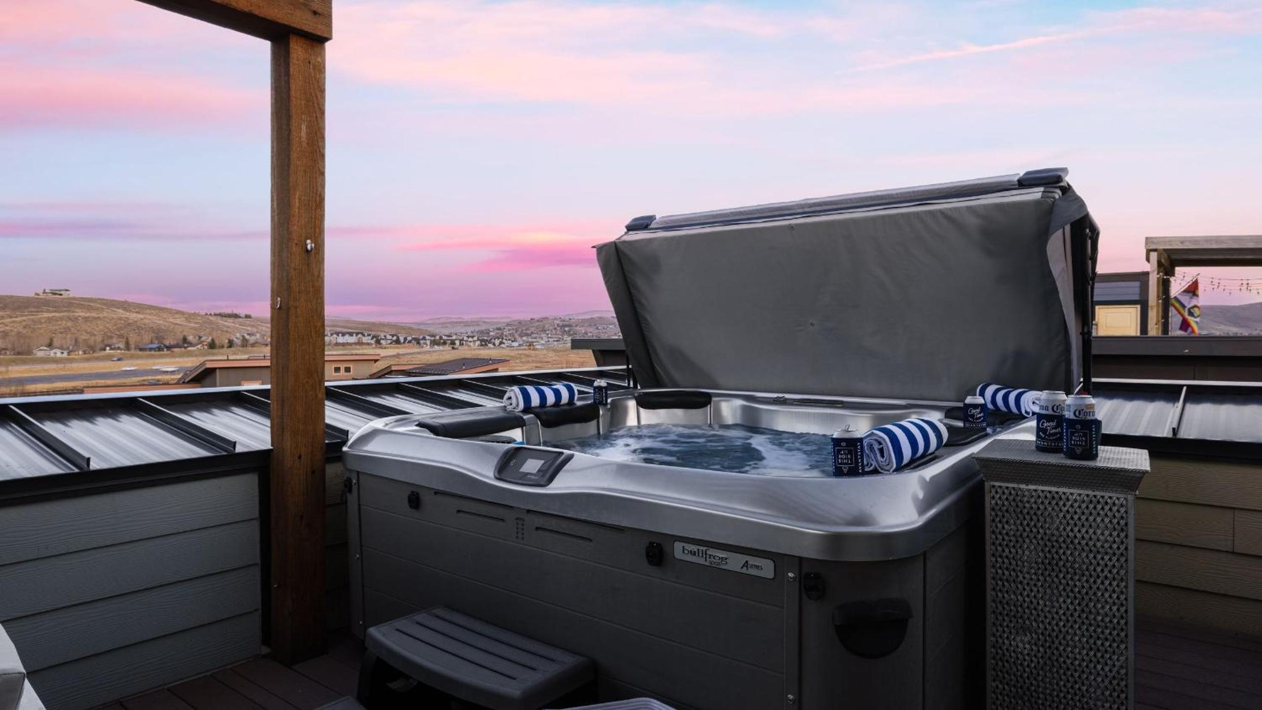 Rooftop Deck w Hot Tub Near Dining Ski Slopes The Lookout by AvantStay