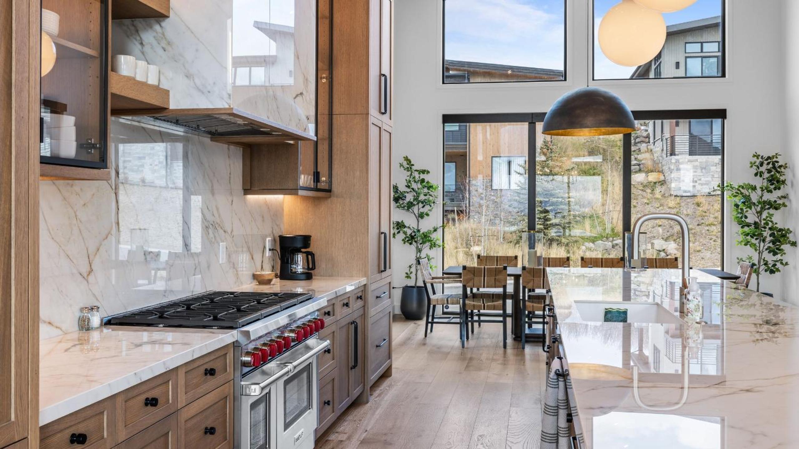 2 Min to Jordanelle Gondola • Hot Tub • Spa Suite • Movie Room Mountain Views Skyridge Summit by AvantStay