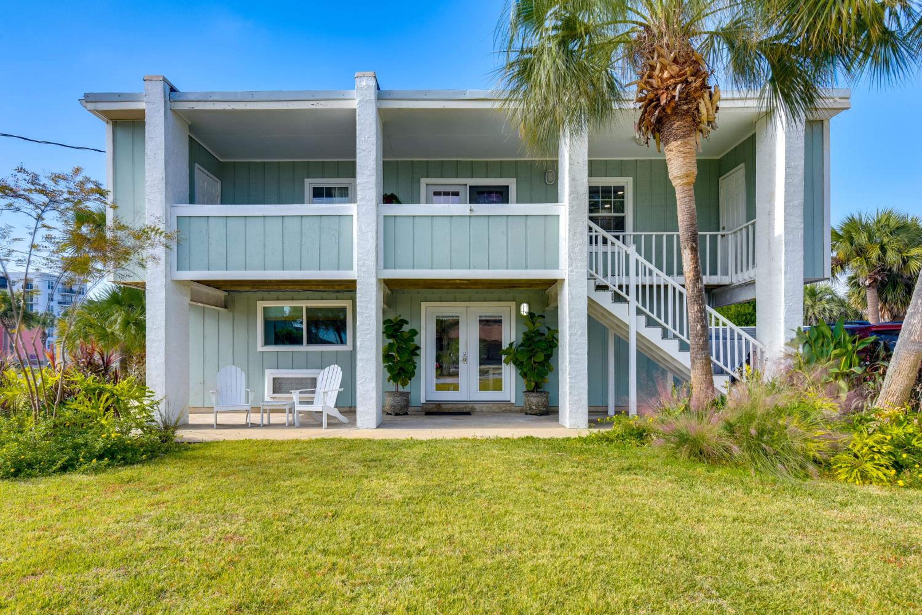 Steps to Sea! Okaloosa Island Gem with Outdoor Oasis