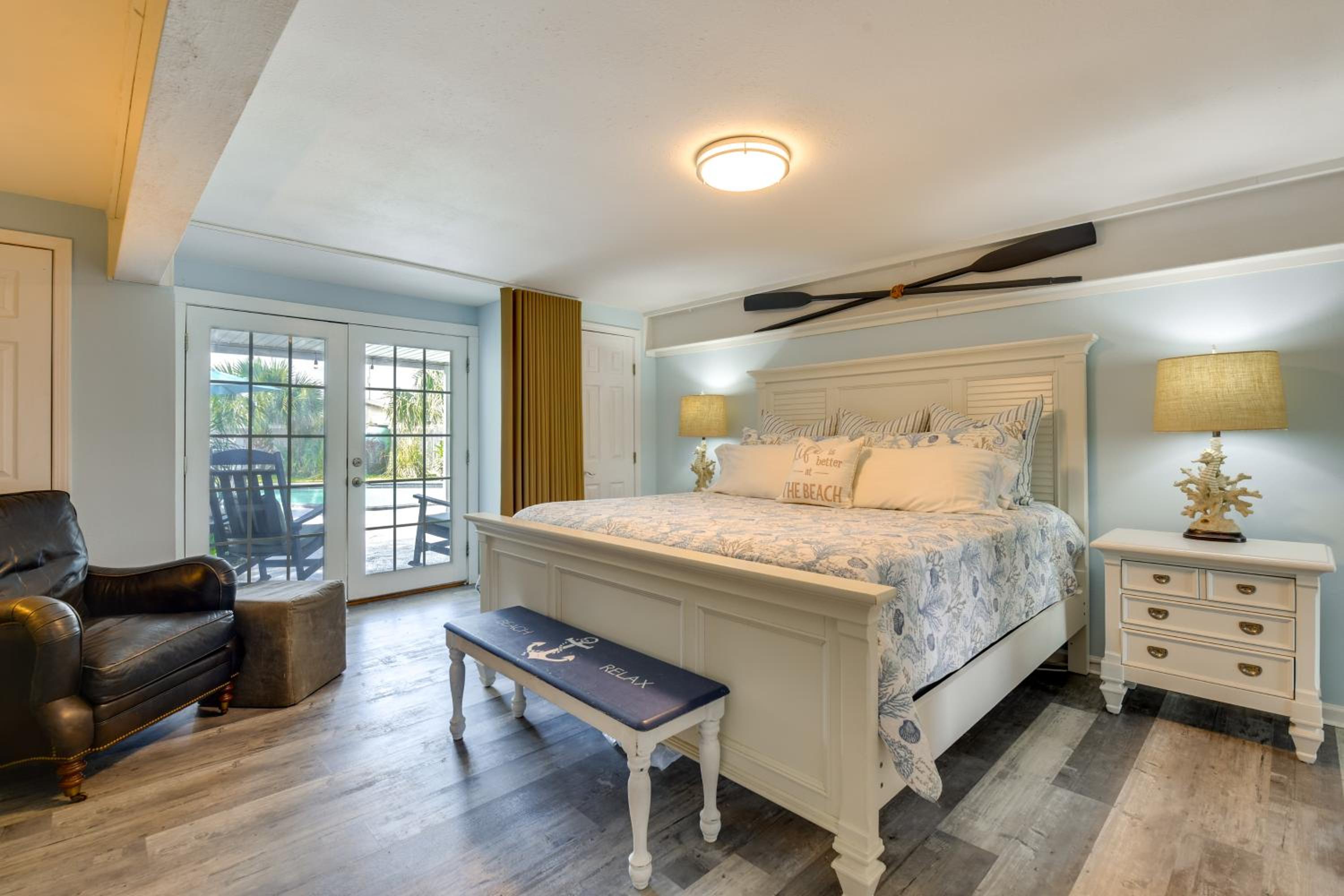 Steps to Sea! Okaloosa Island Gem with Outdoor Oasis