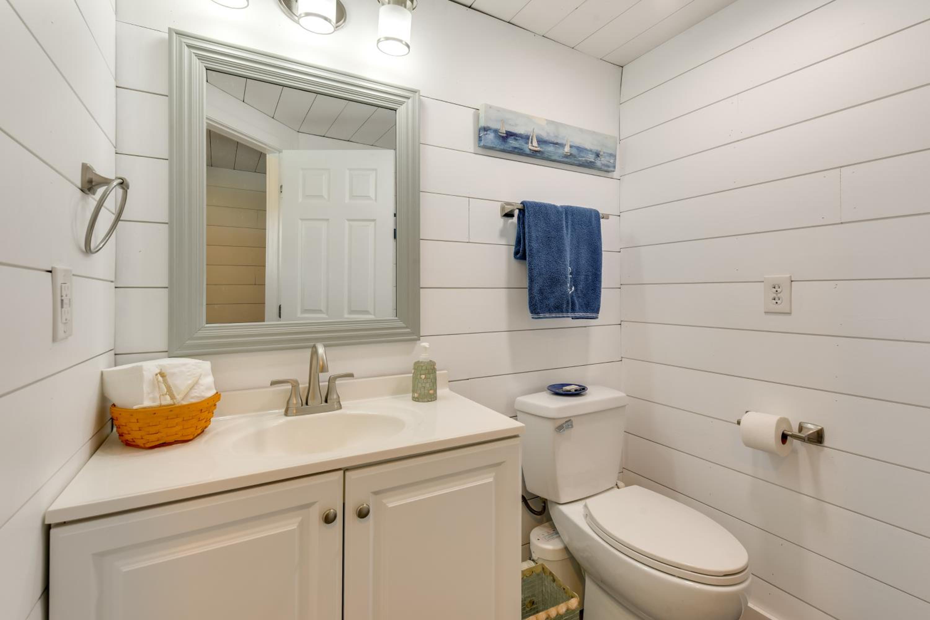 Steps to Sea! Okaloosa Island Gem with Outdoor Oasis