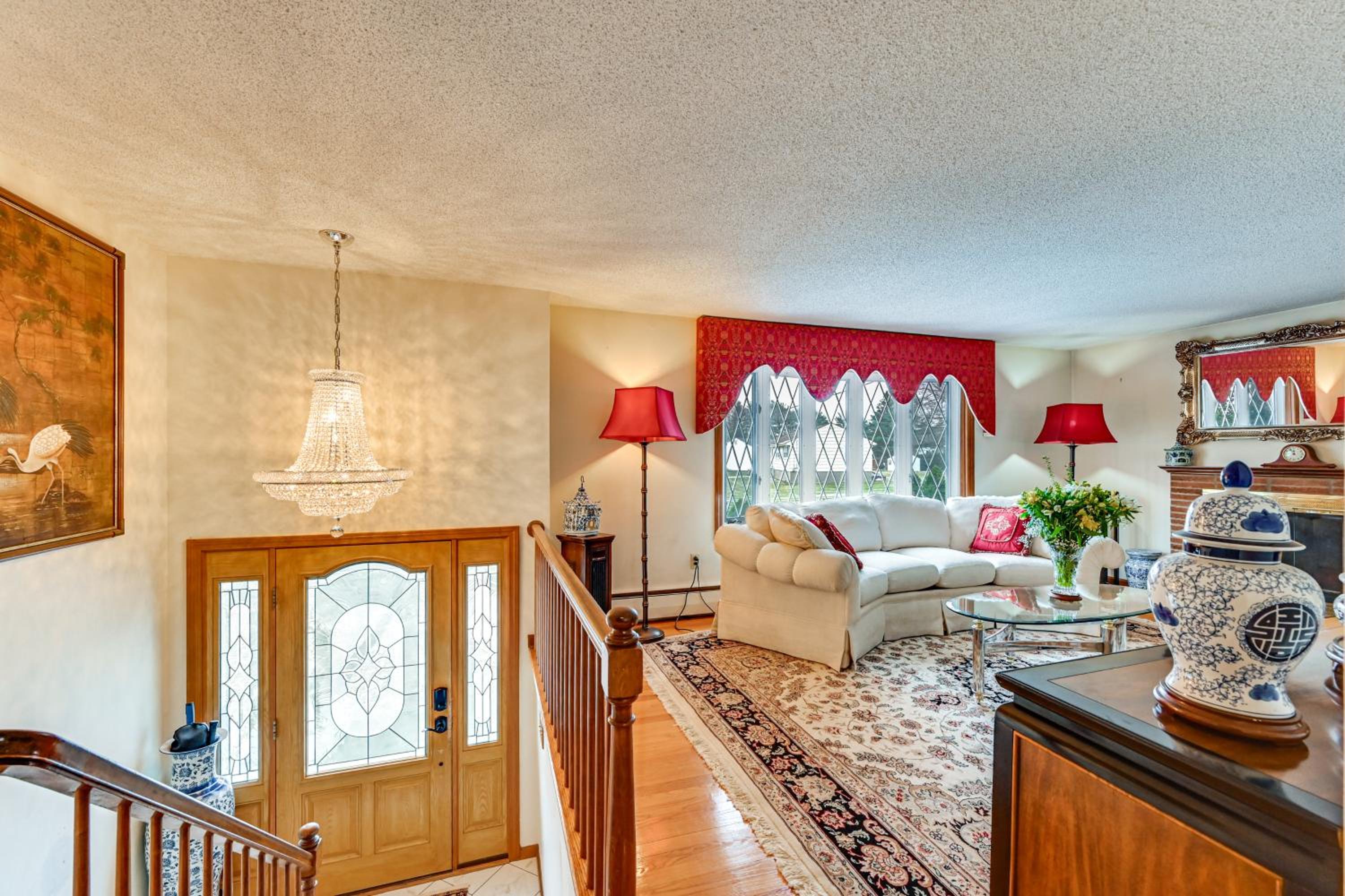 Spacious Yard with Gazebo Charming Windsor Retreat