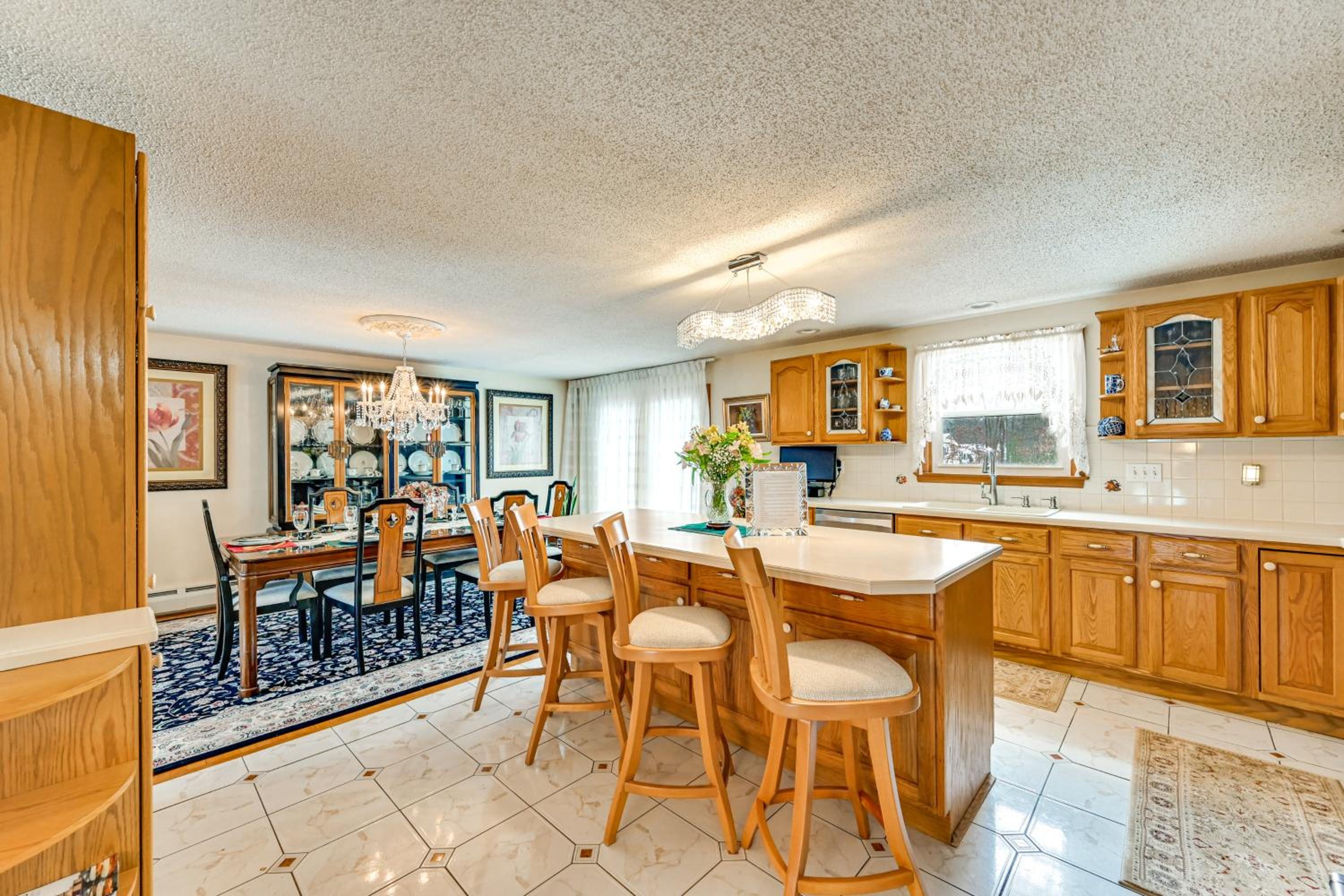 Spacious Yard with Gazebo Charming Windsor Retreat