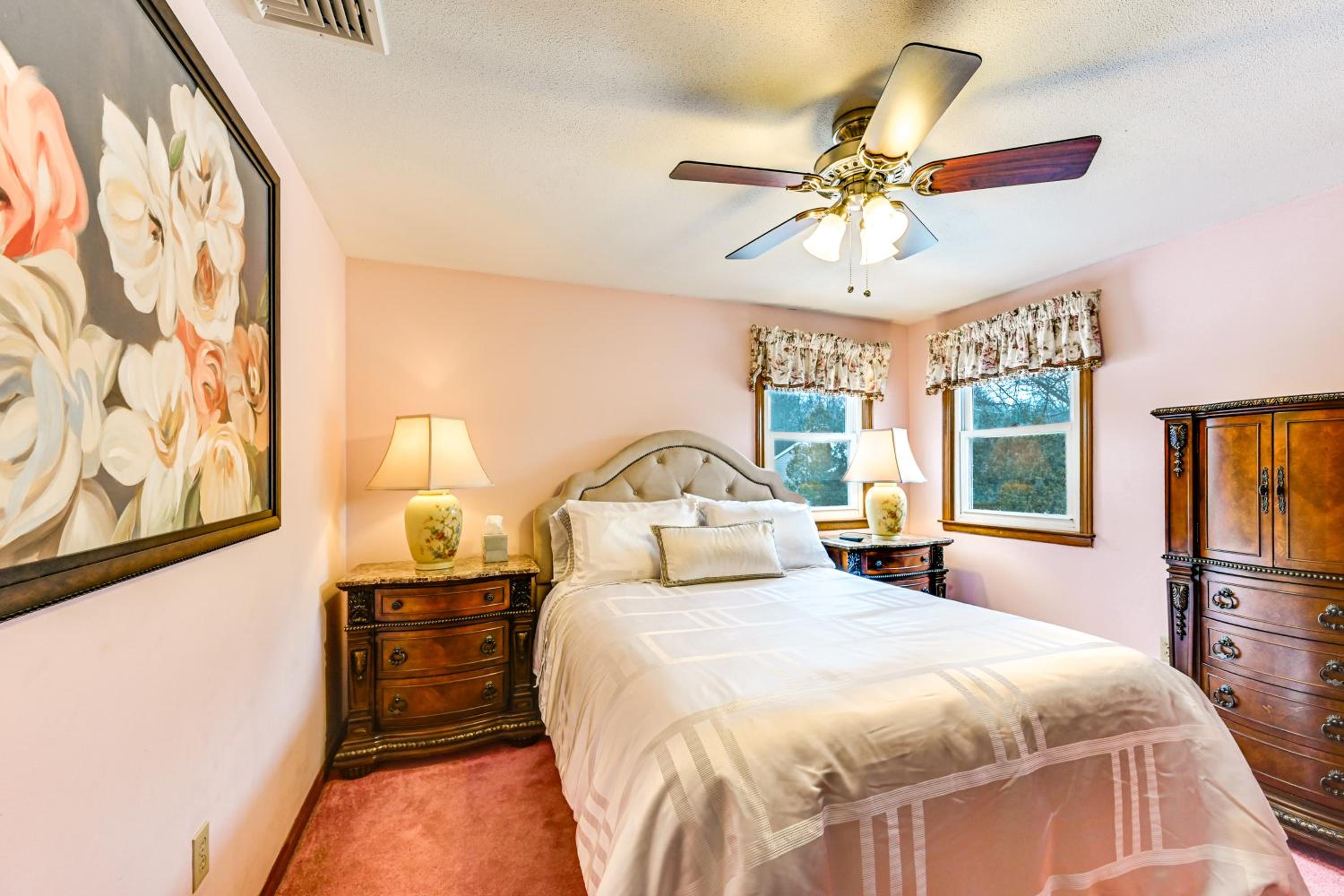 Spacious Yard with Gazebo Charming Windsor Retreat