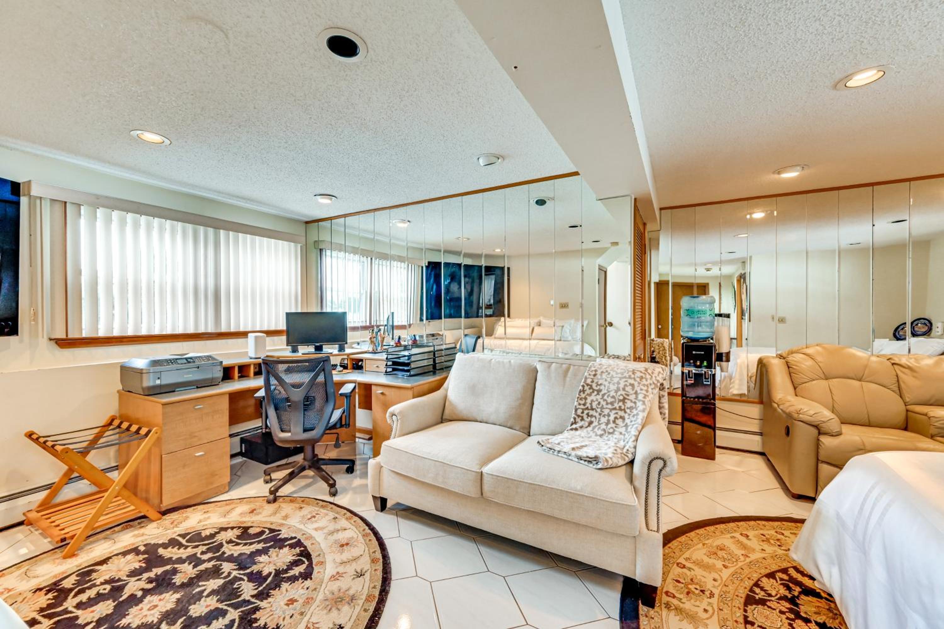 Spacious Yard with Gazebo Charming Windsor Retreat
