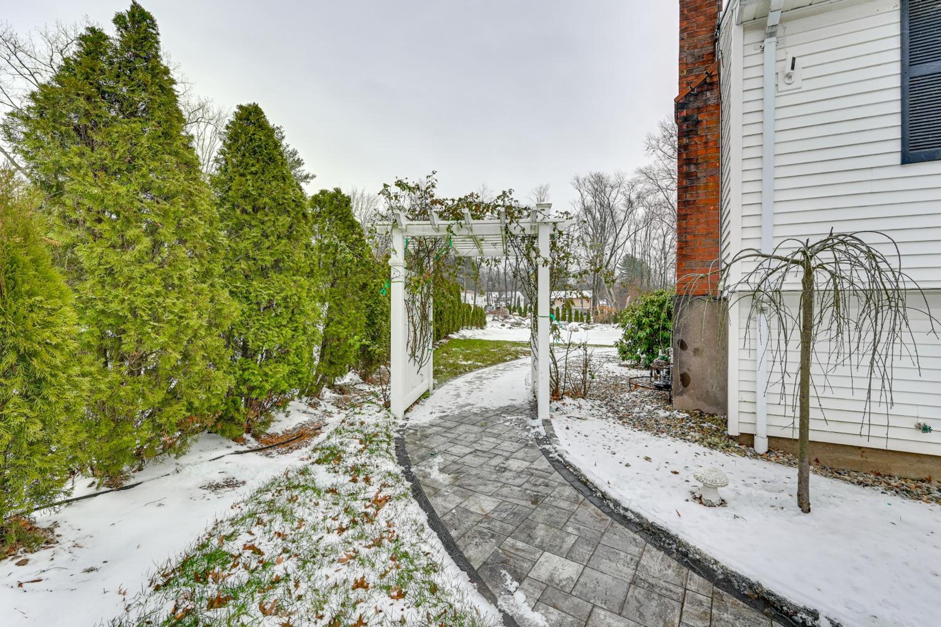 Spacious Yard with Gazebo Charming Windsor Retreat