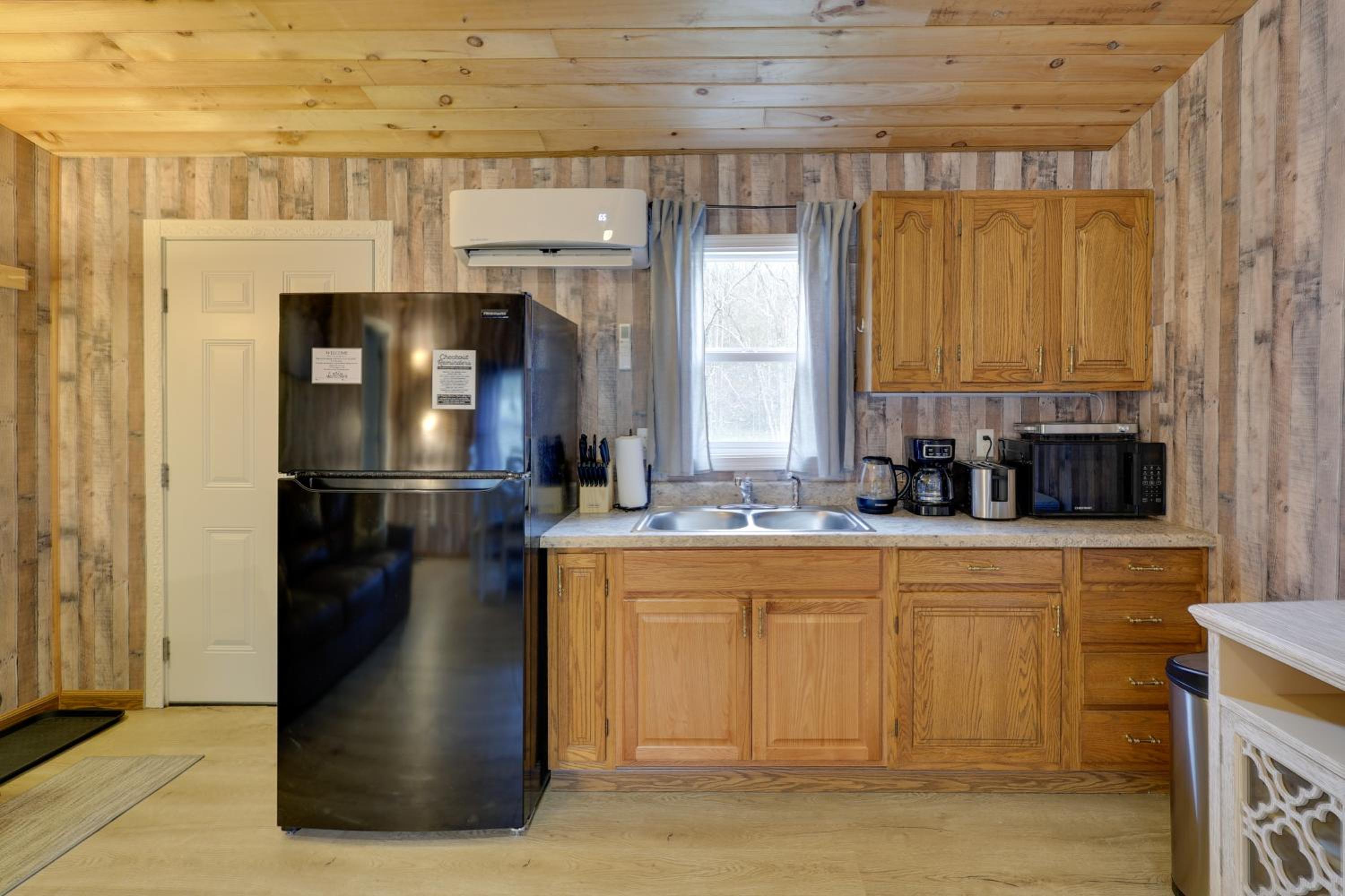 Hike, Fish and Hunt Serene Patriot Cabin!