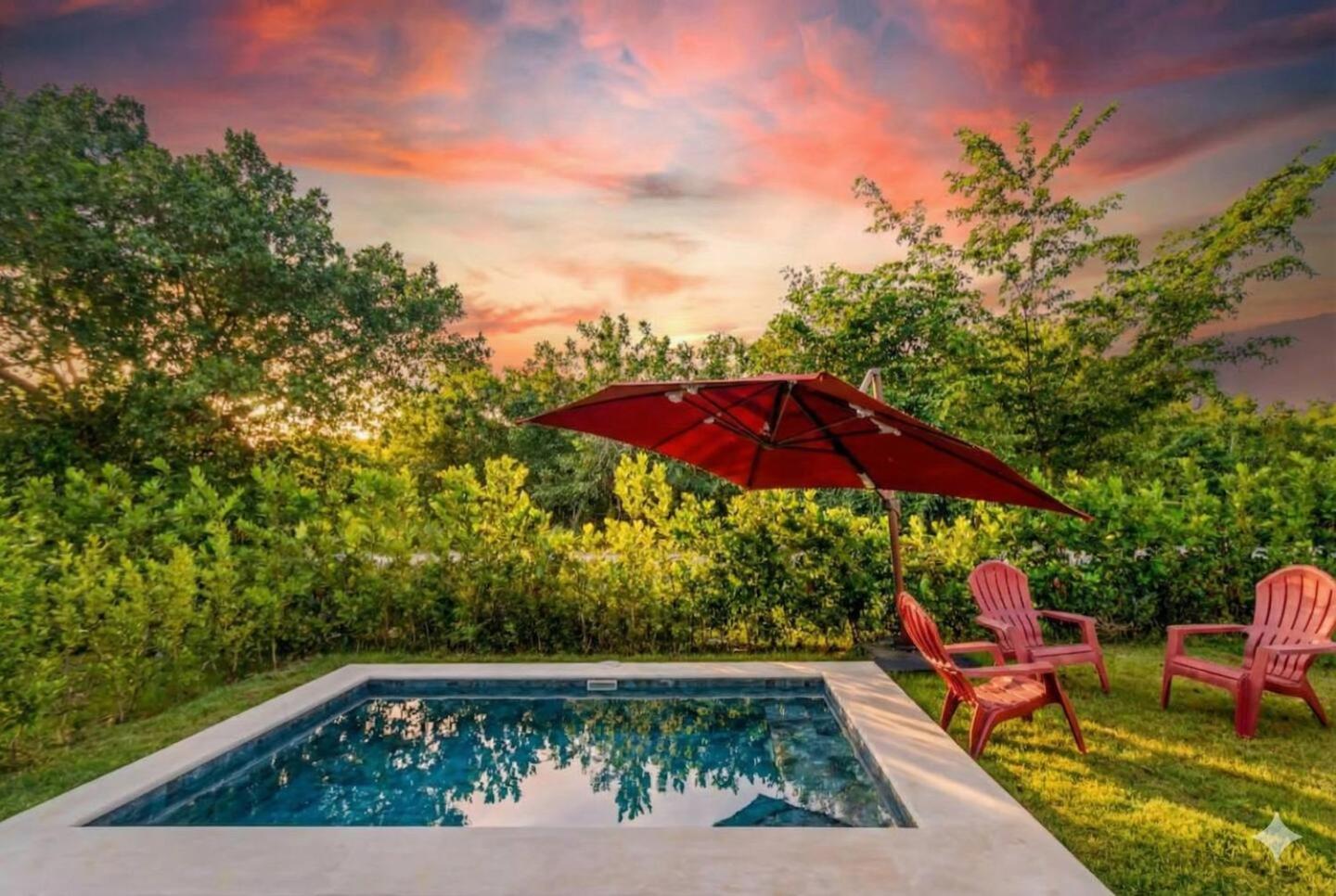 Modern Poolside Villa in Vistacana Near Downtown