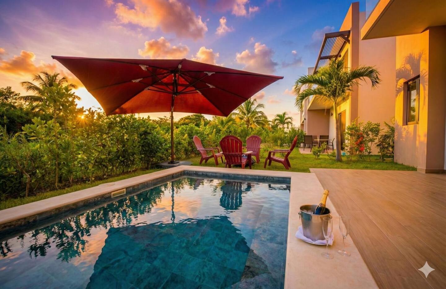 Modern Poolside Villa in Vistacana Near Downtown