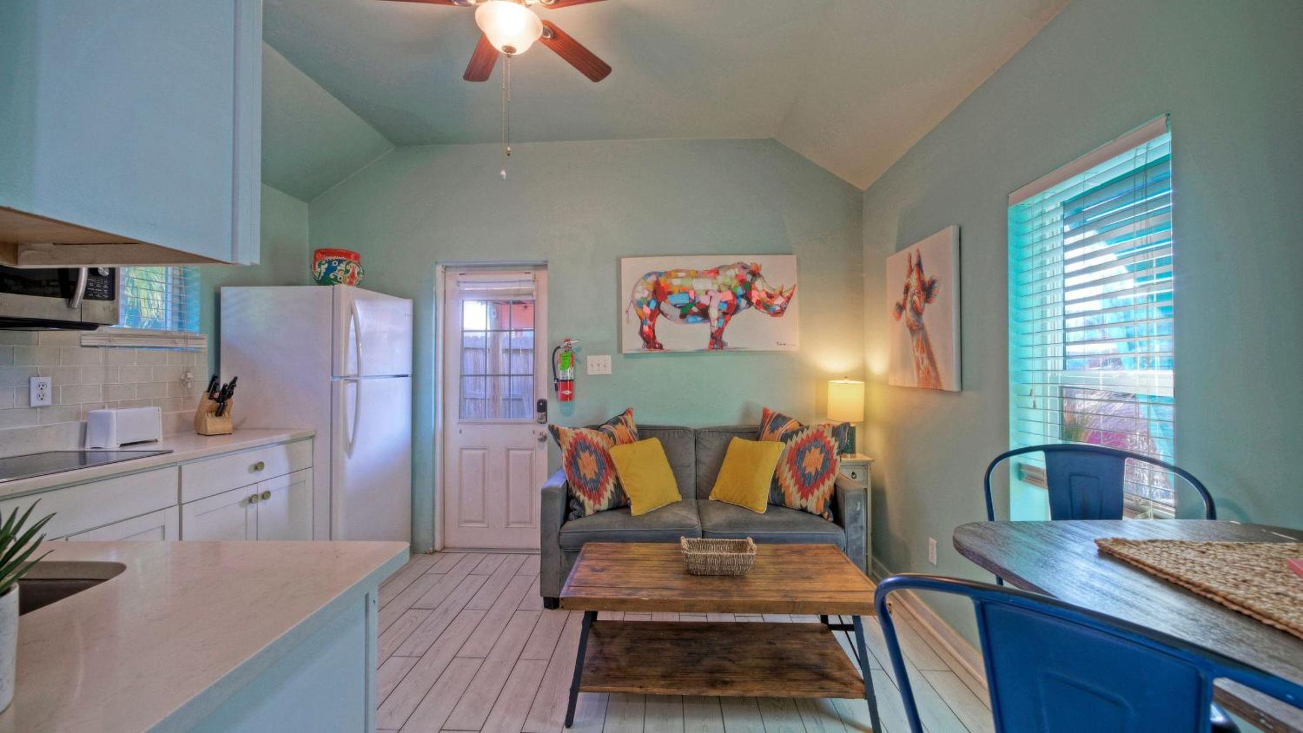 2 Cozy Cottages Fire Pit Walkable Location in Spanish Village