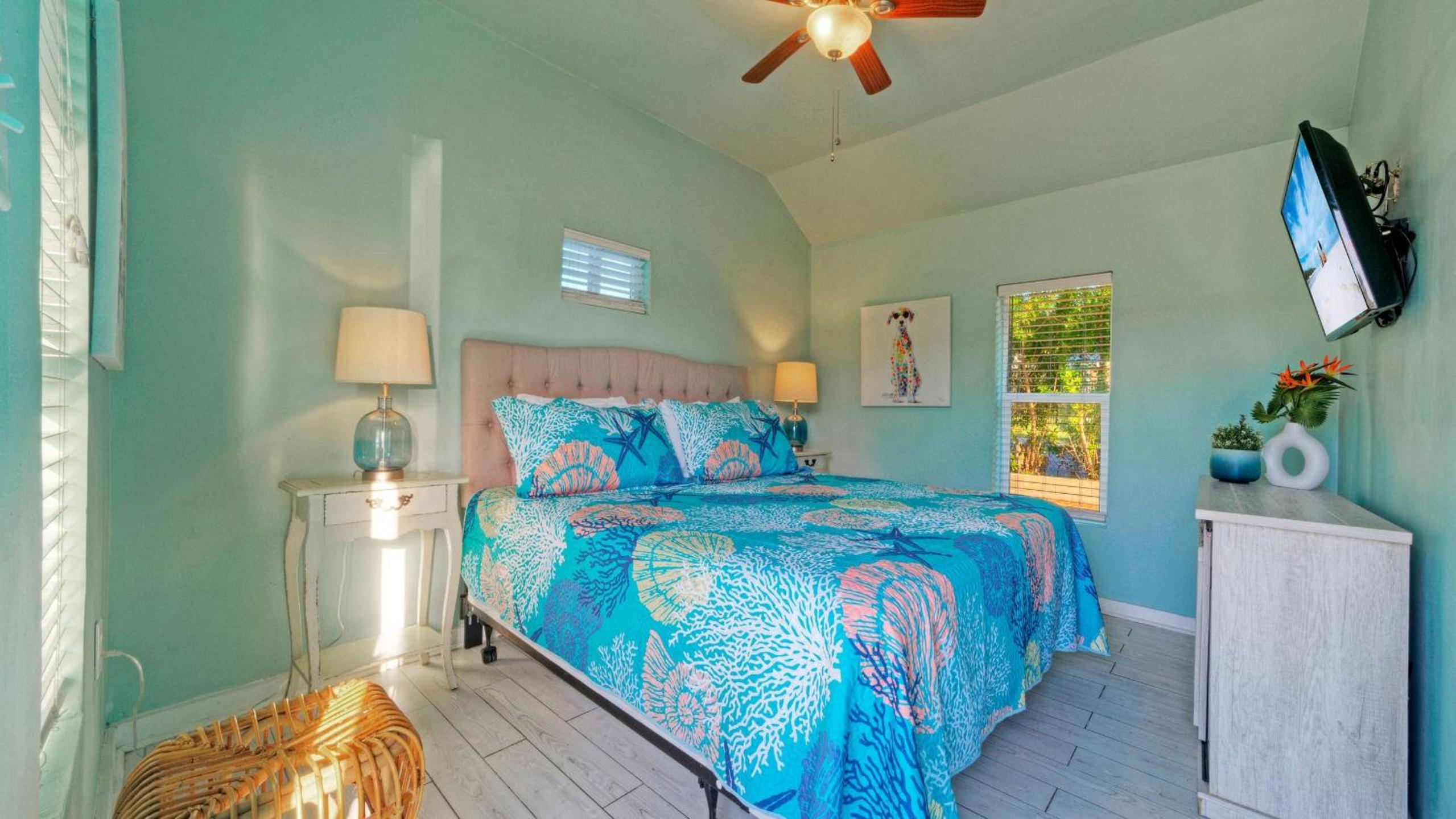 2 Cozy Cottages Fire Pit Walkable Location in Spanish Village