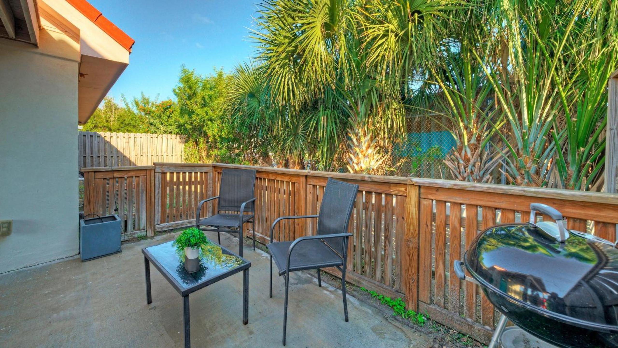 2 Cozy Cottages Fire Pit Walkable Location in Spanish Village