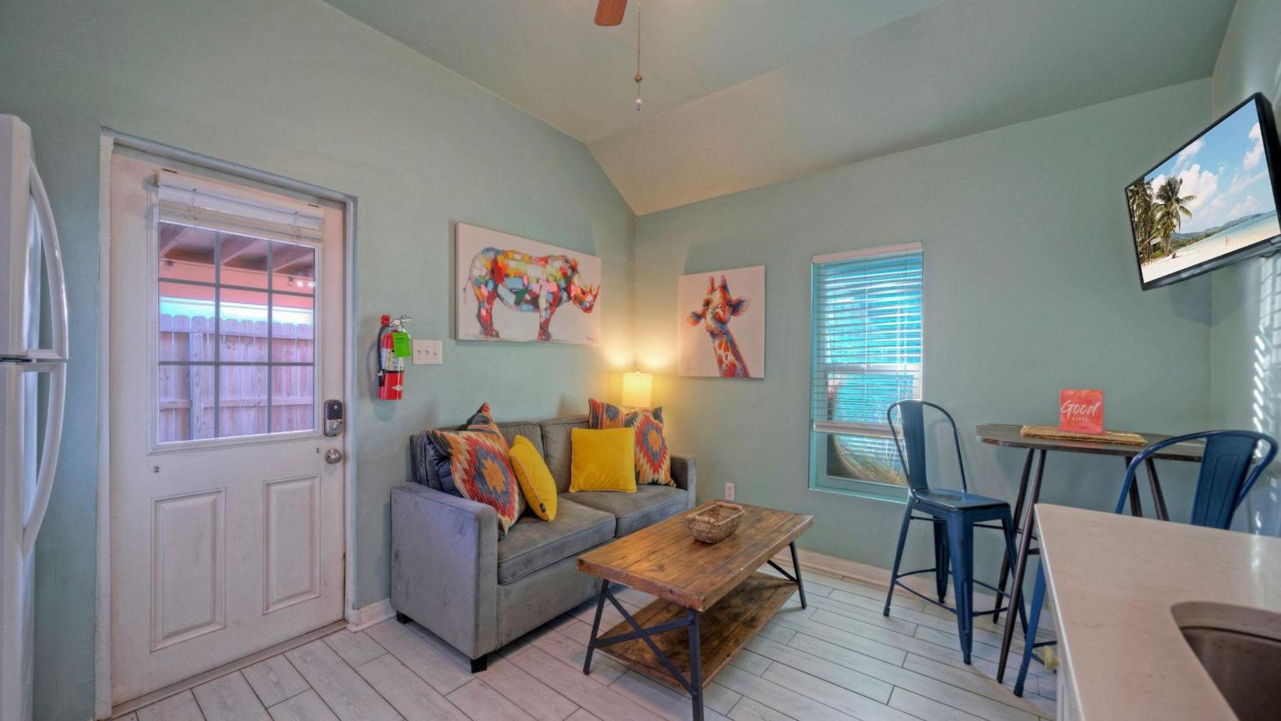 2 Cozy Cottages Fire Pit Walkable Location in Spanish Village