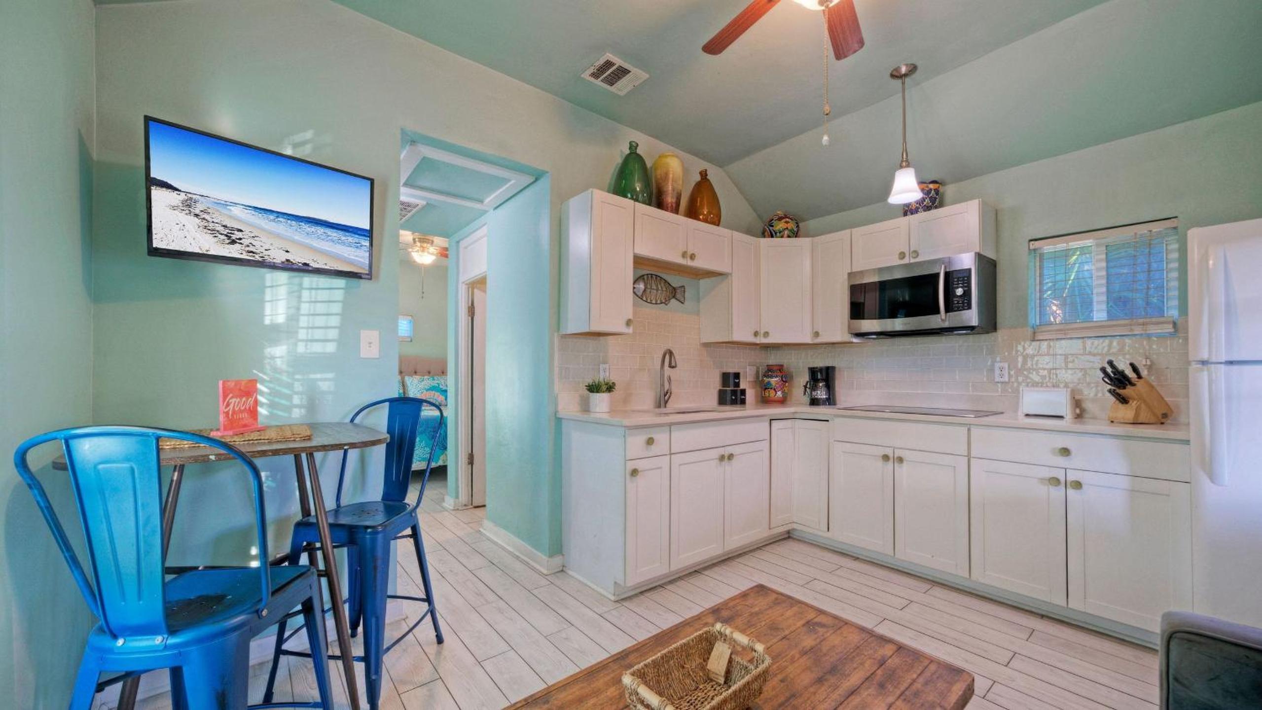 2 Cozy Cottages Fire Pit Walkable Location in Spanish Village