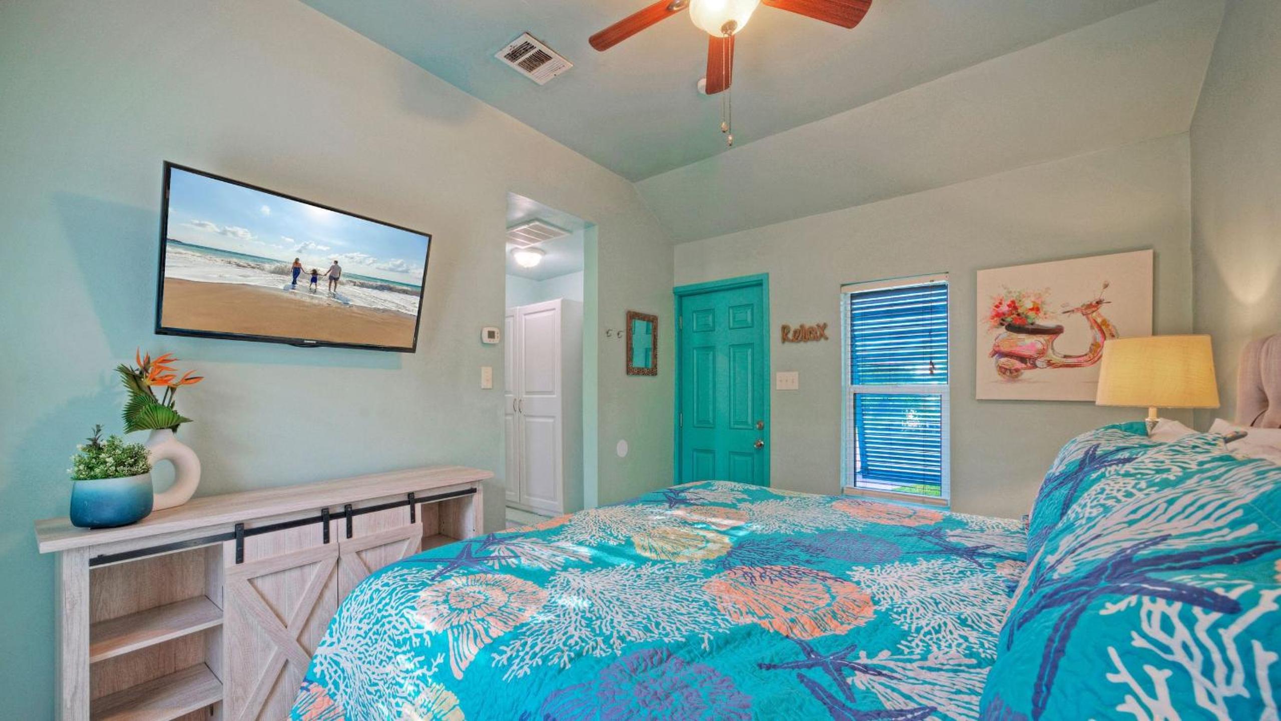 2 Cozy Cottages Fire Pit Walkable Location in Spanish Village