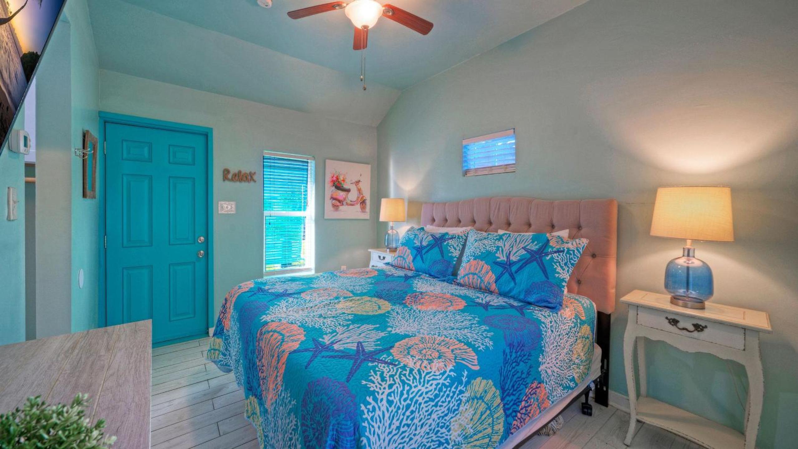2 Cozy Cottages Fire Pit Walkable Location in Spanish Village
