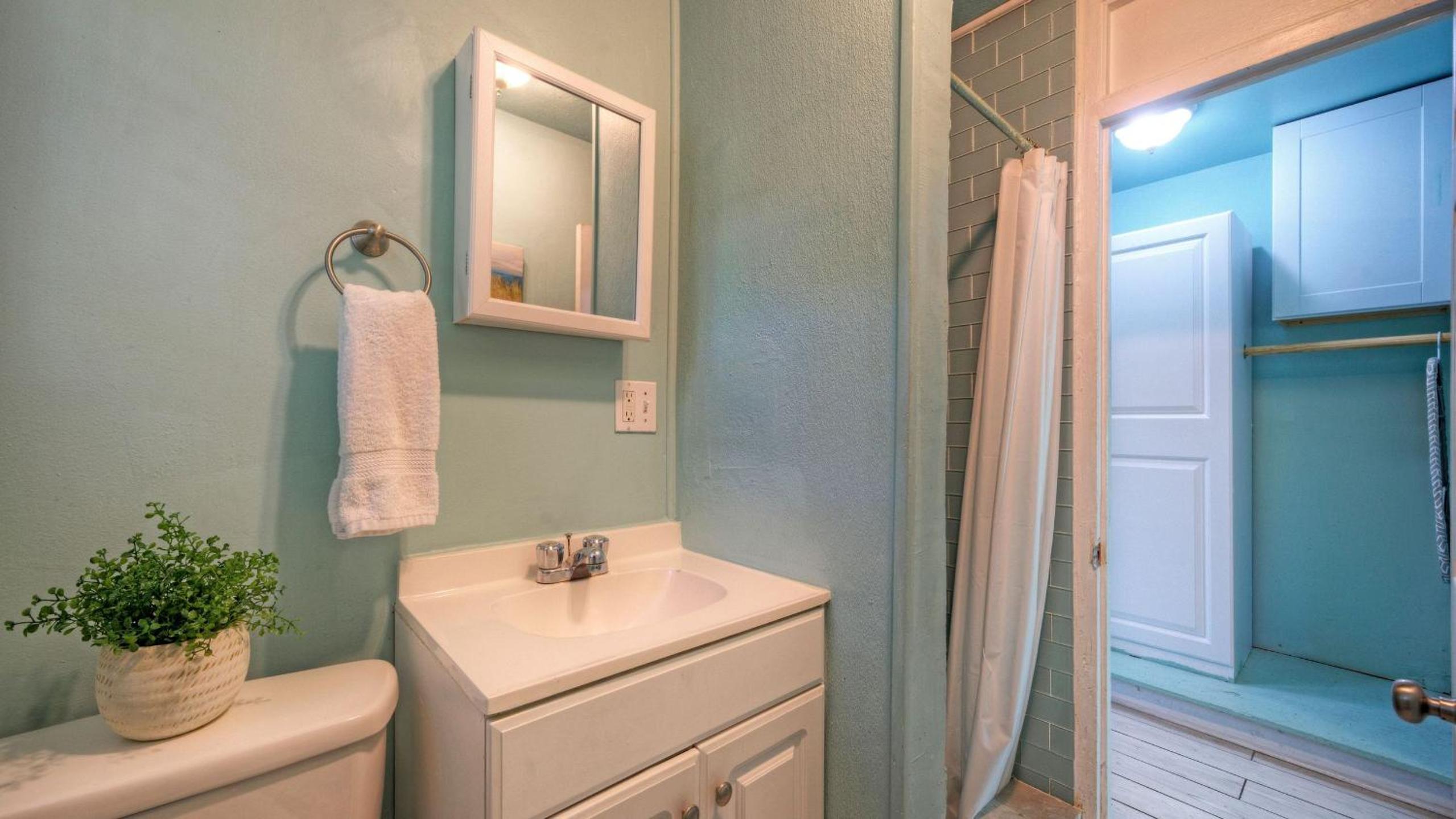 2 Cozy Cottages Fire Pit Walkable Location in Spanish Village
