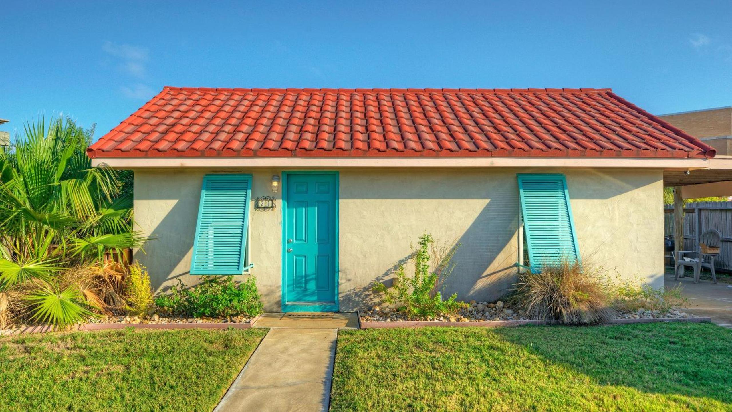 2 Cozy Cottages Fire Pit Walkable Location in Spanish Village