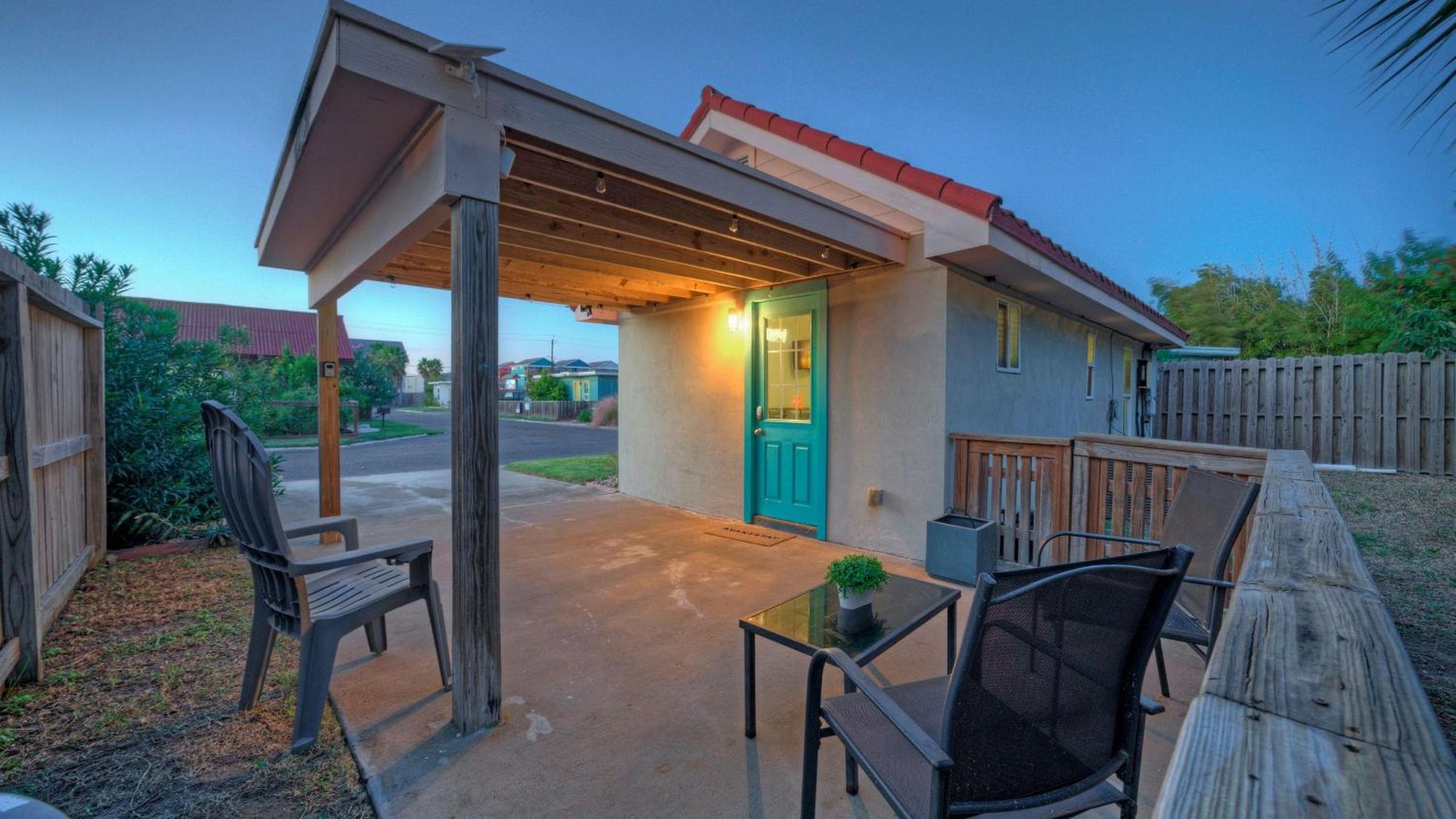 2 Cozy Cottages Fire Pit Walkable Location in Spanish Village