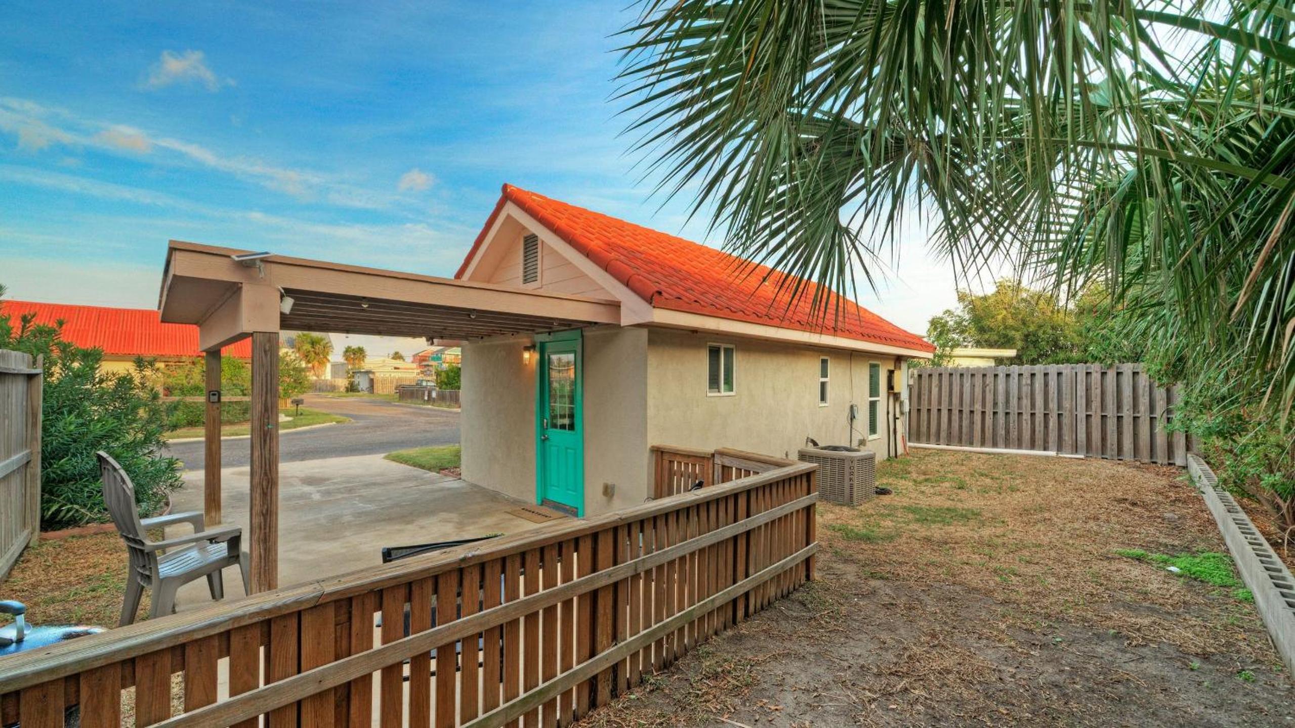 2 Cozy Cottages Fire Pit Walkable Location in Spanish Village
