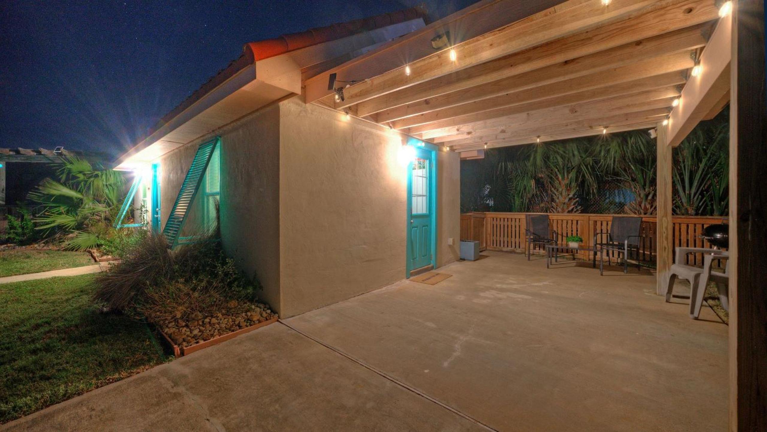 2 Cozy Cottages Fire Pit Walkable Location in Spanish Village