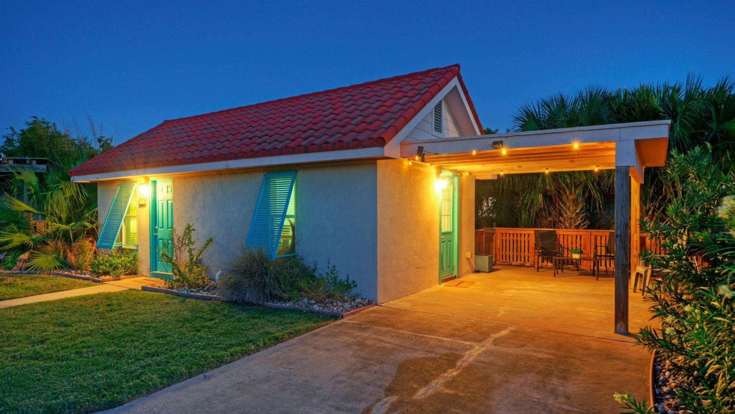 2 Cozy Cottages Fire Pit Walkable Location in Spanish Village