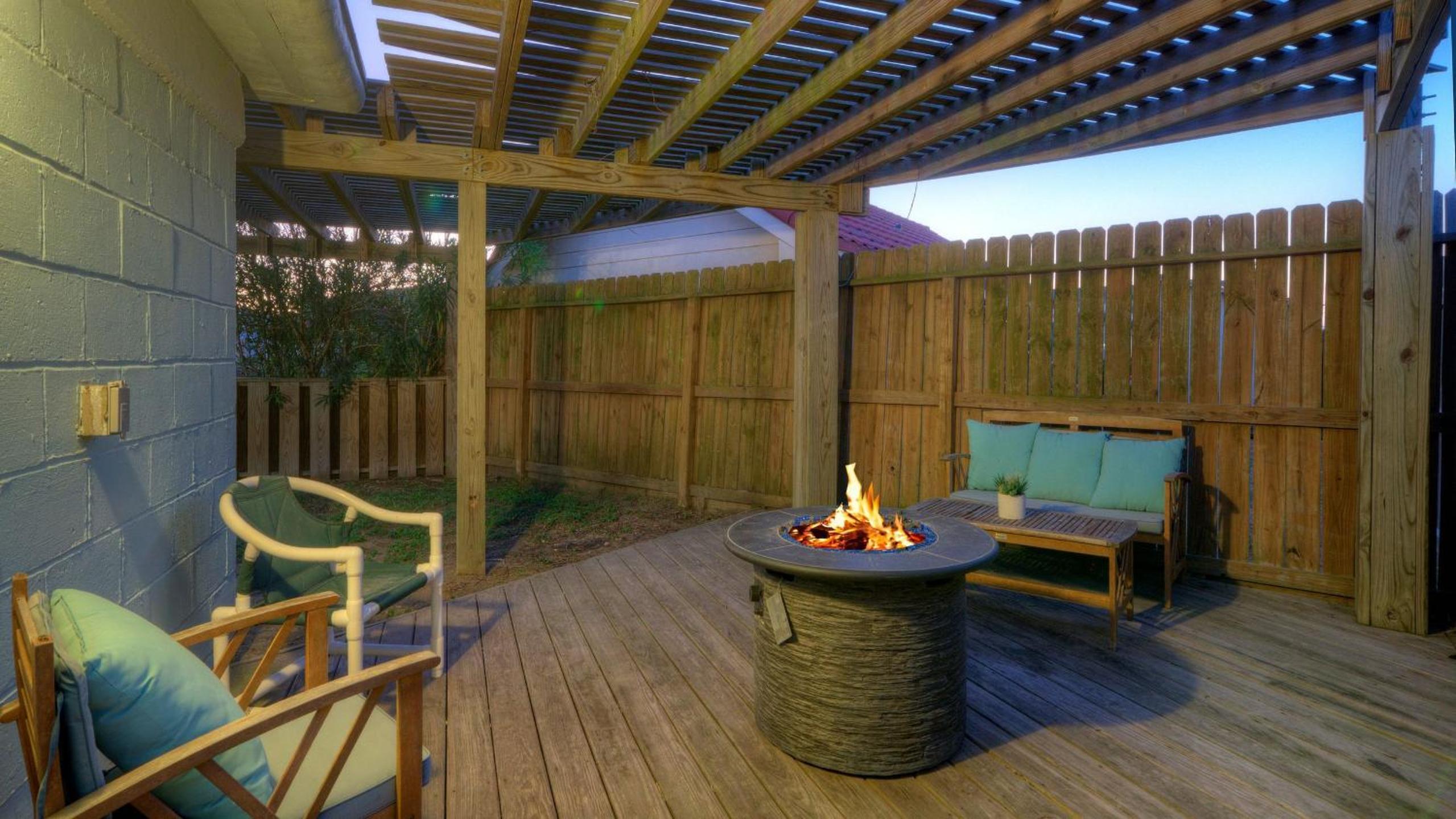 2 Cozy Cottages Fire Pit Walkable Location in Spanish Village