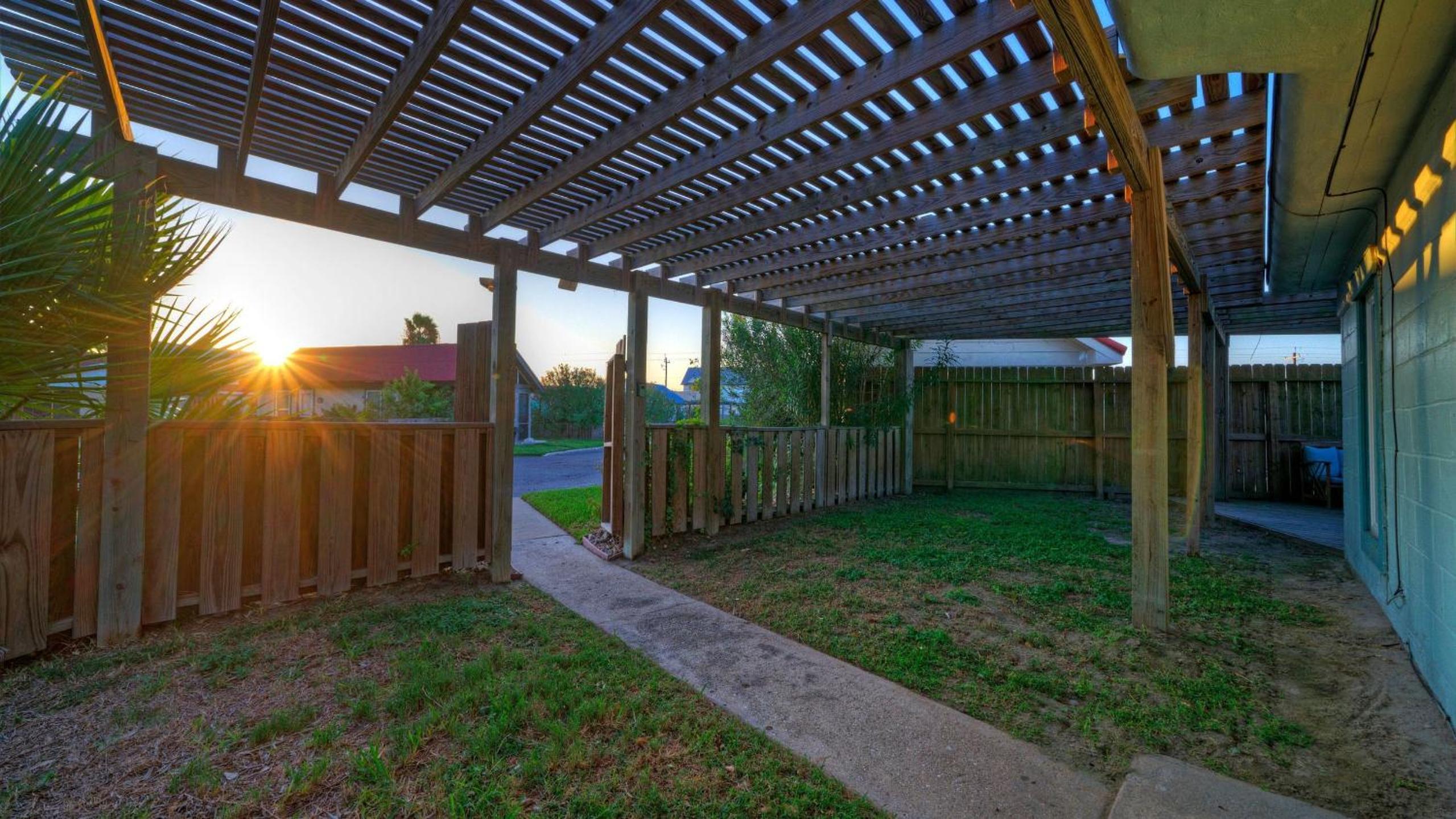 2 Cozy Cottages Fire Pit Walkable Location in Spanish Village