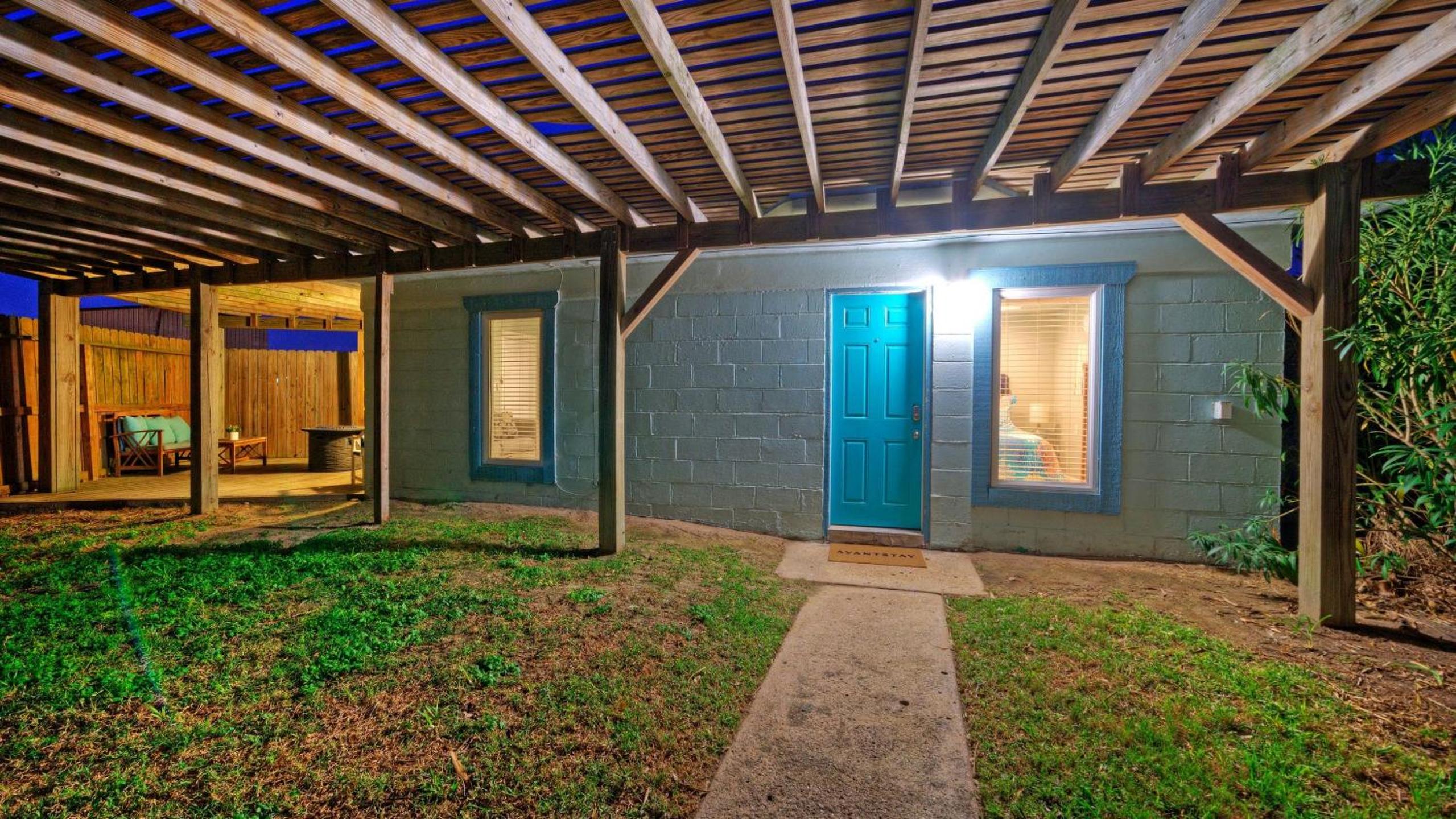 2 Cozy Cottages Fire Pit Walkable Location in Spanish Village