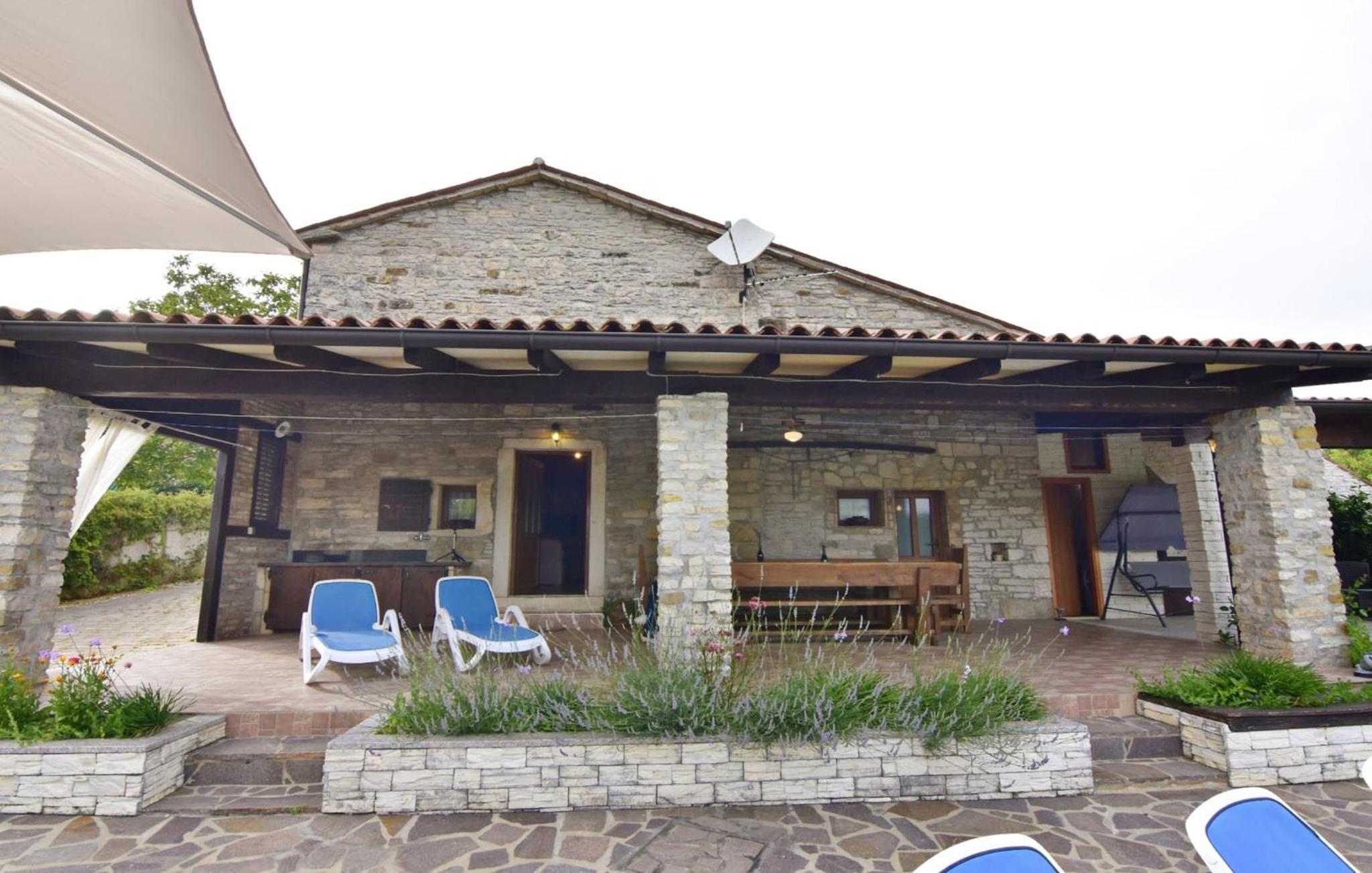 Villa with private pool and garden retreat