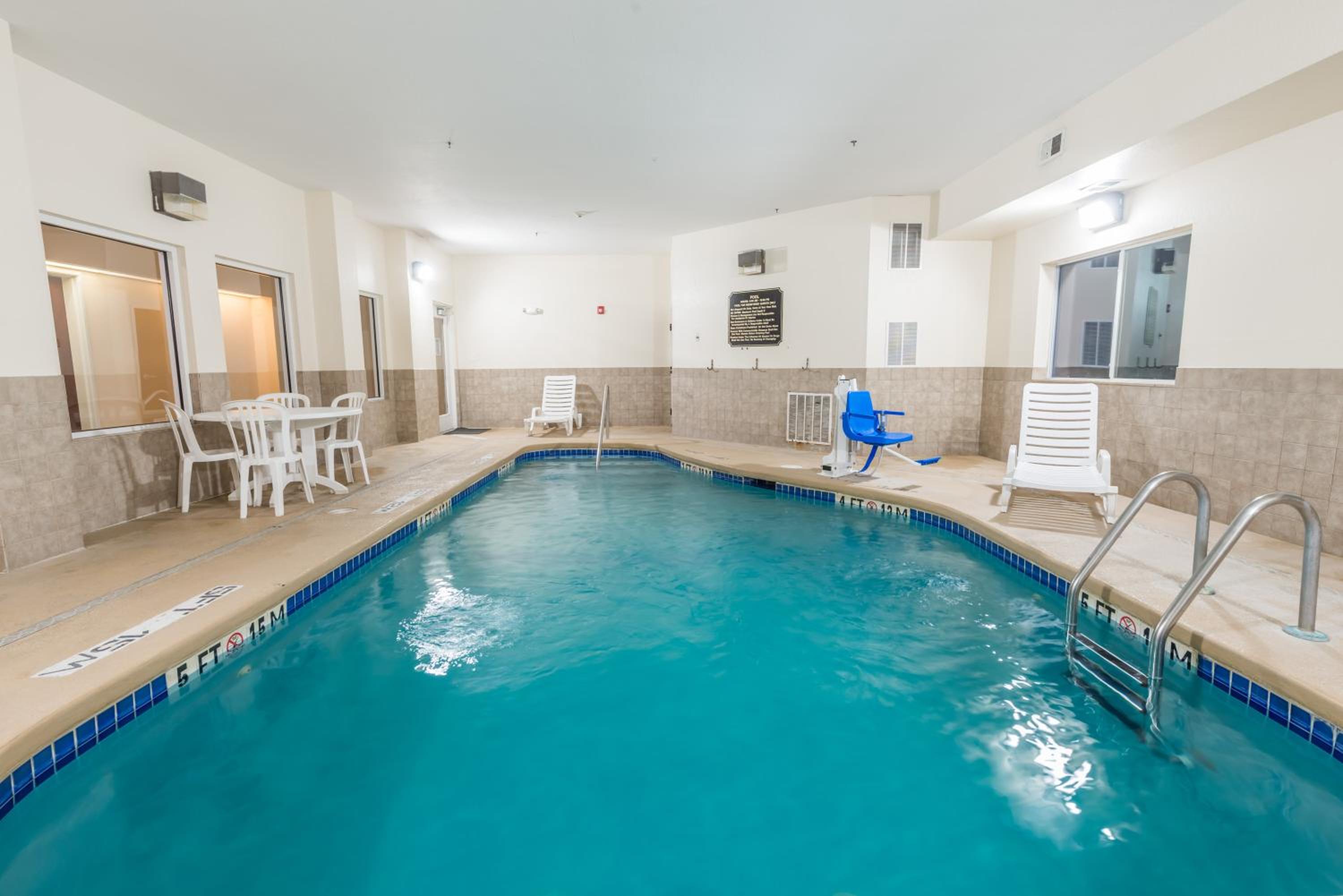 Rolla Vacations - Super 8 by Wyndham Rolla - Property Image 9