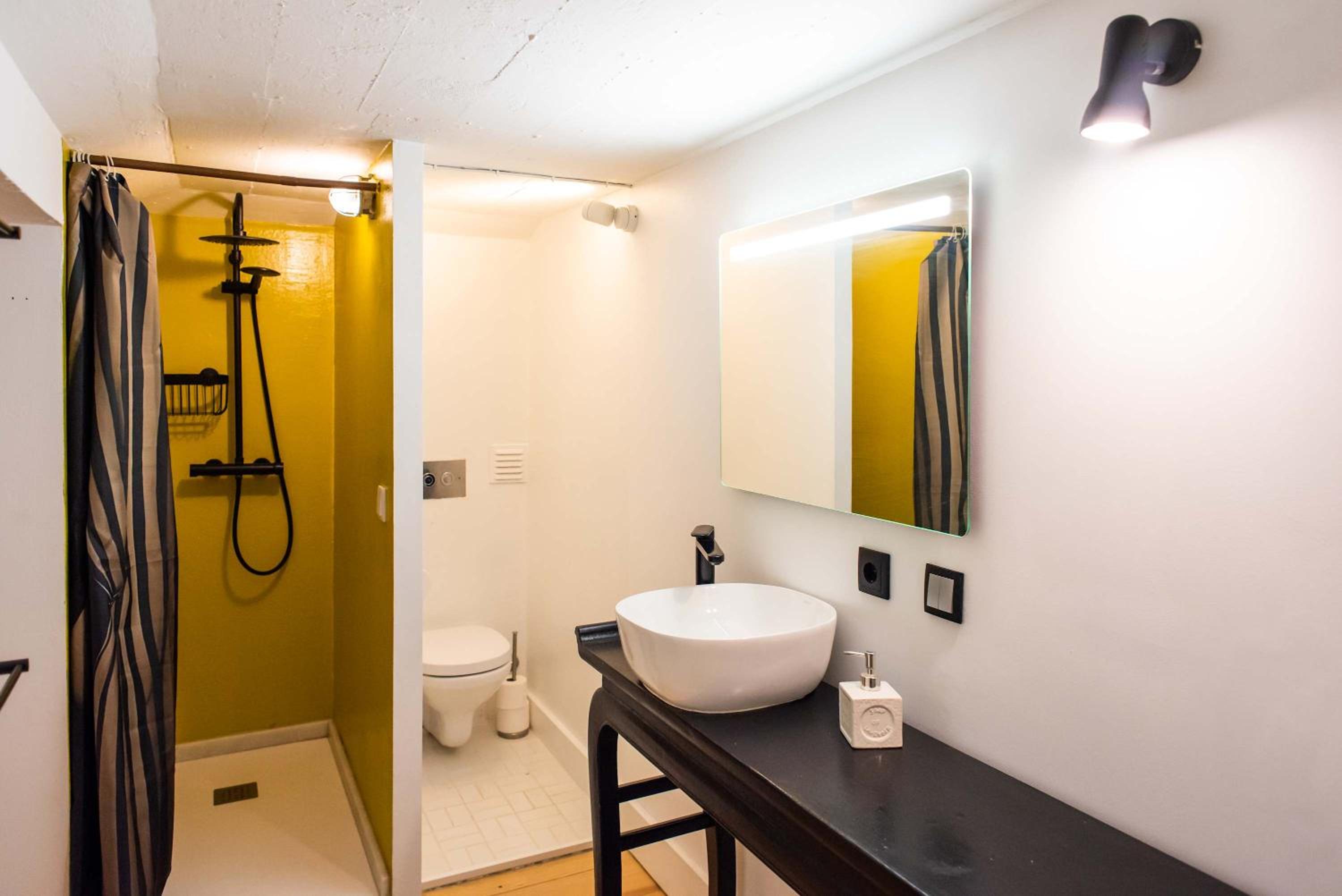 Stylish Apartment near Timeout Market
