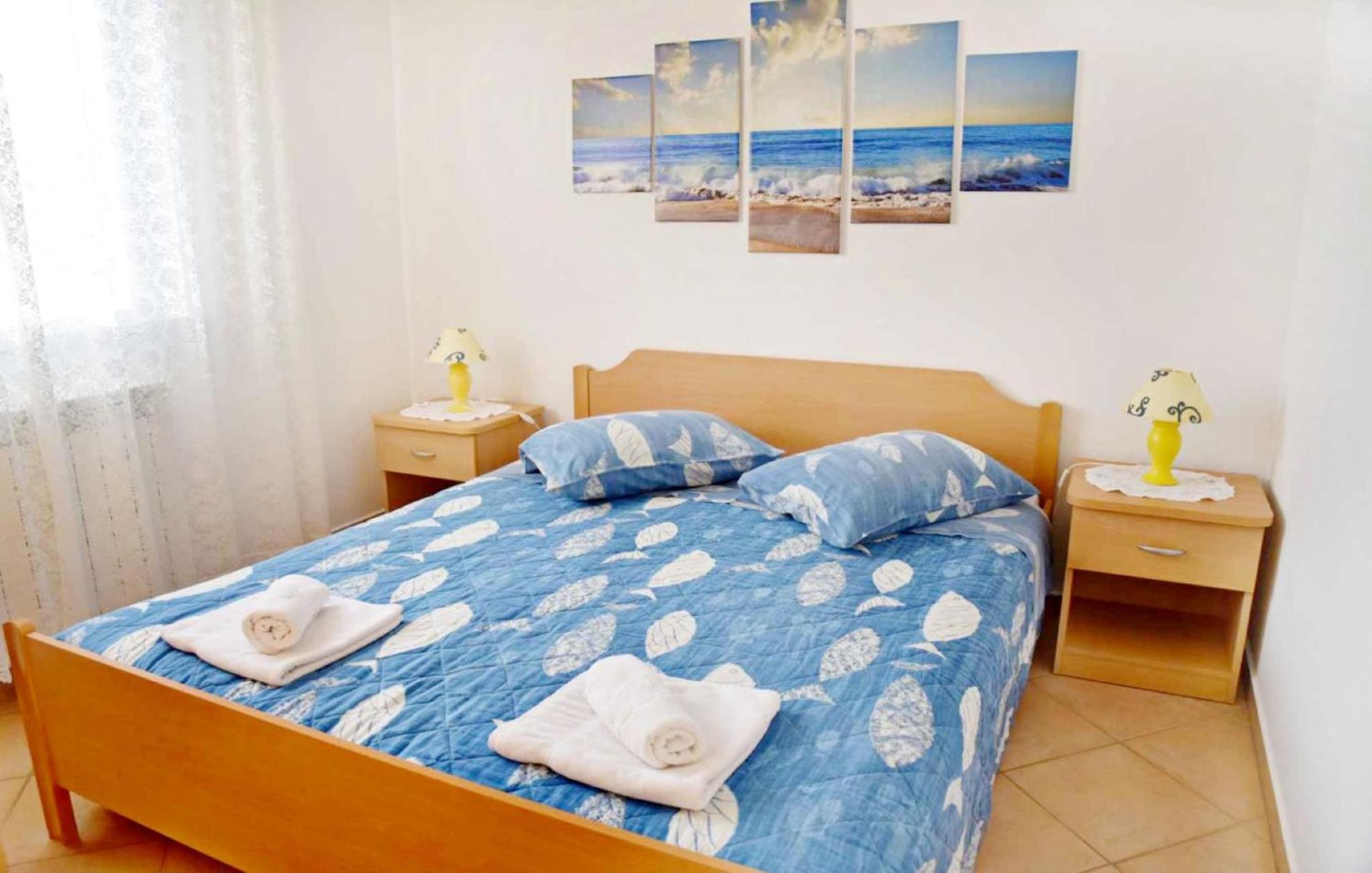 Apartment near the beach with garden