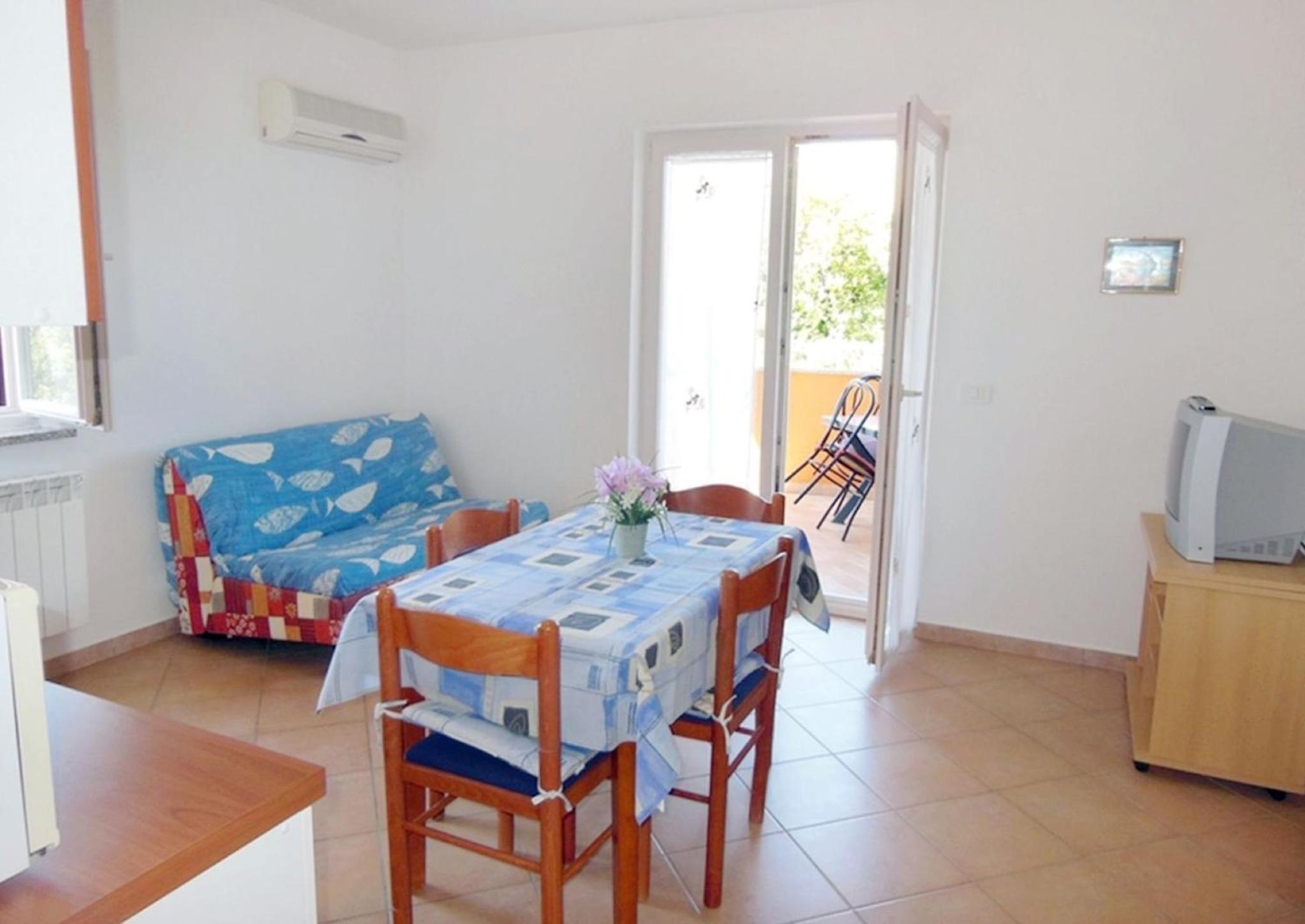Apartment near the beach with garden