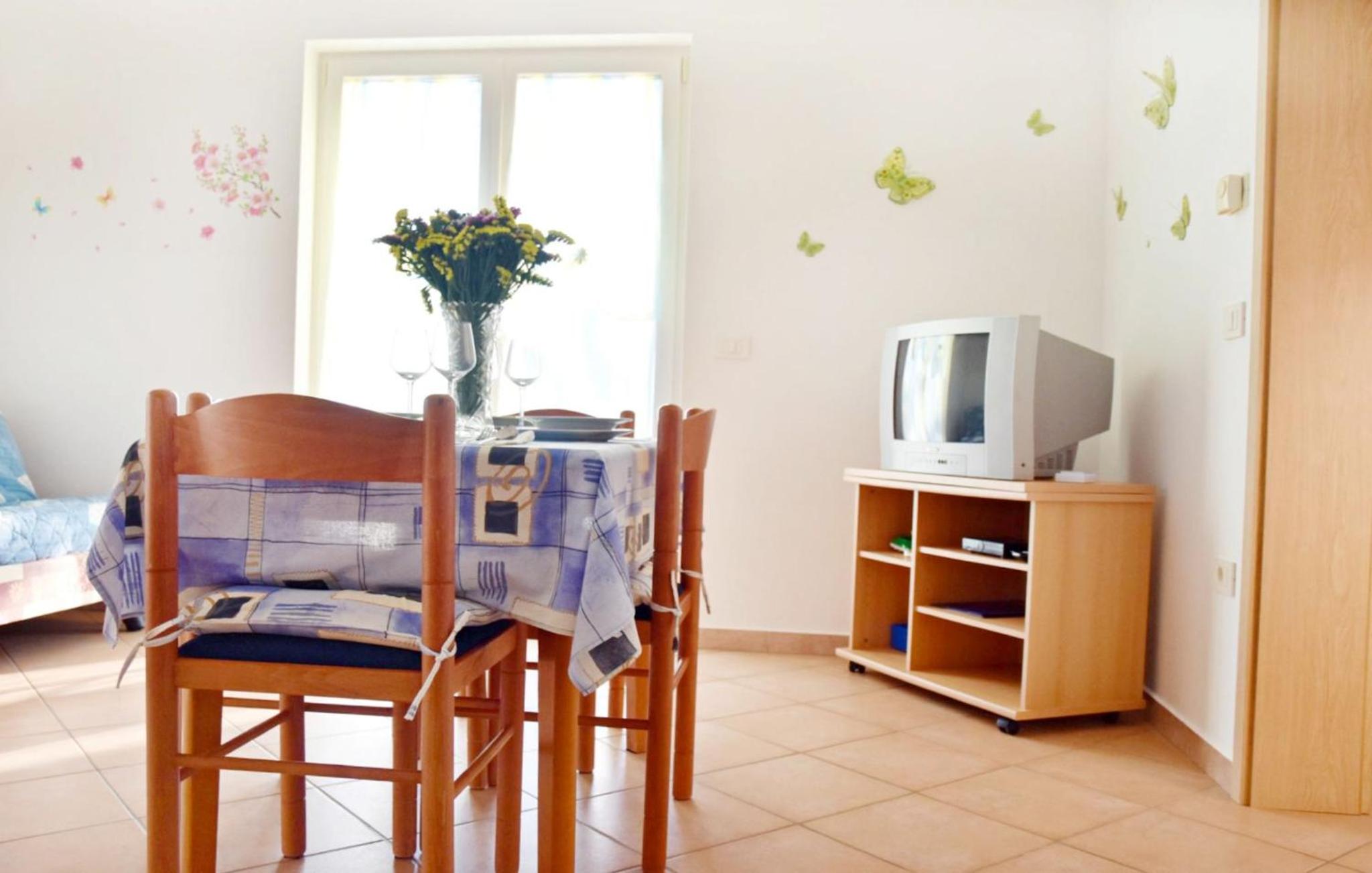 Apartment near the beach with garden