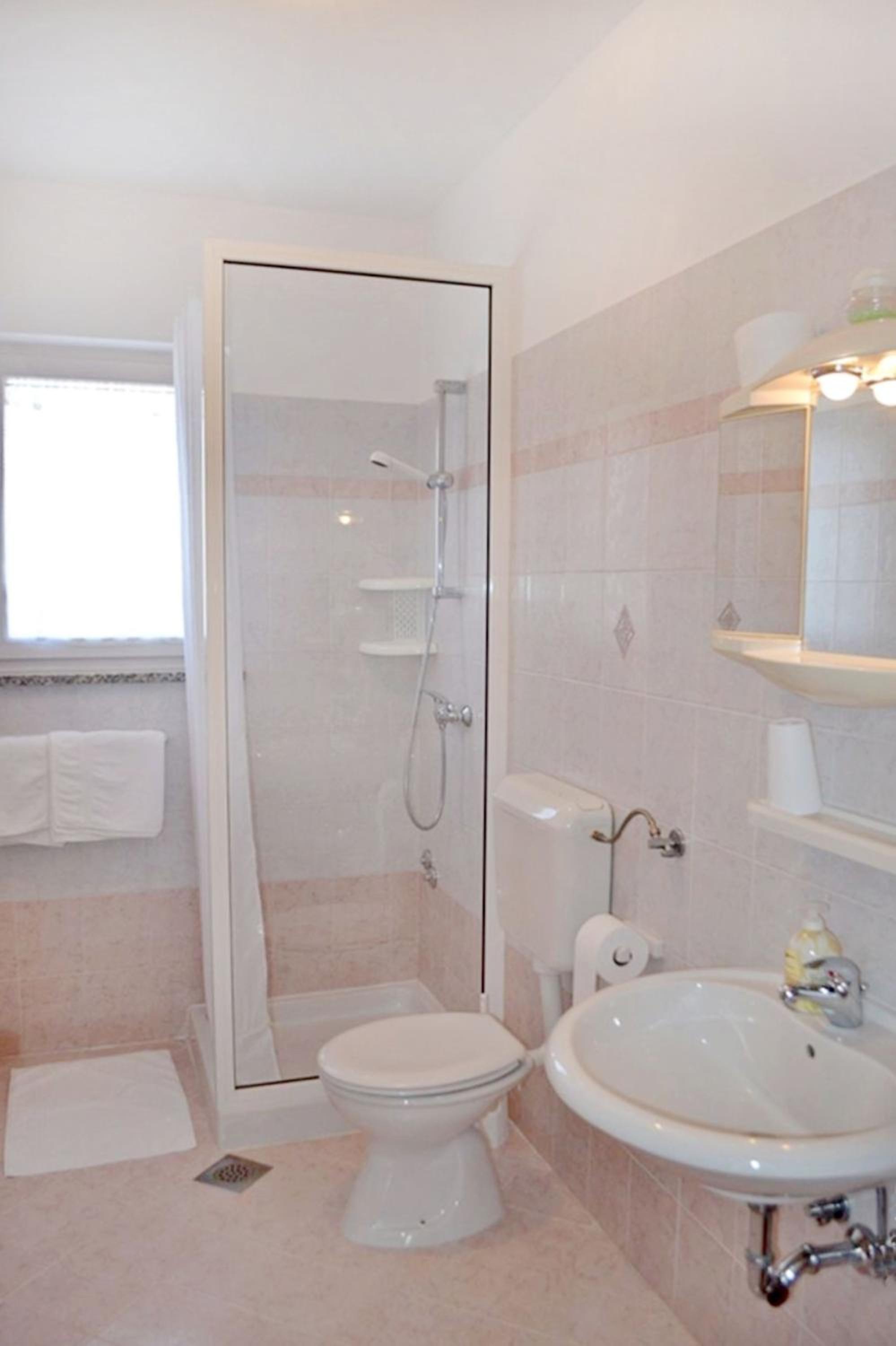 Apartment near the beach with garden
