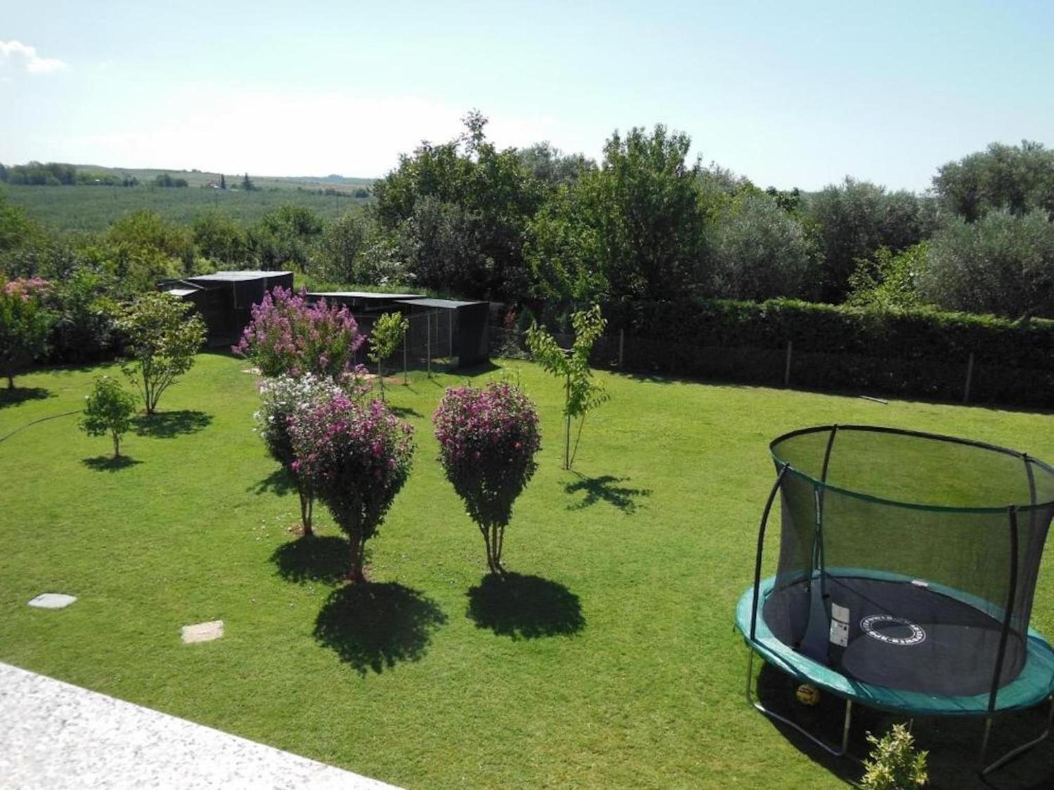 Apartment near the beach with garden