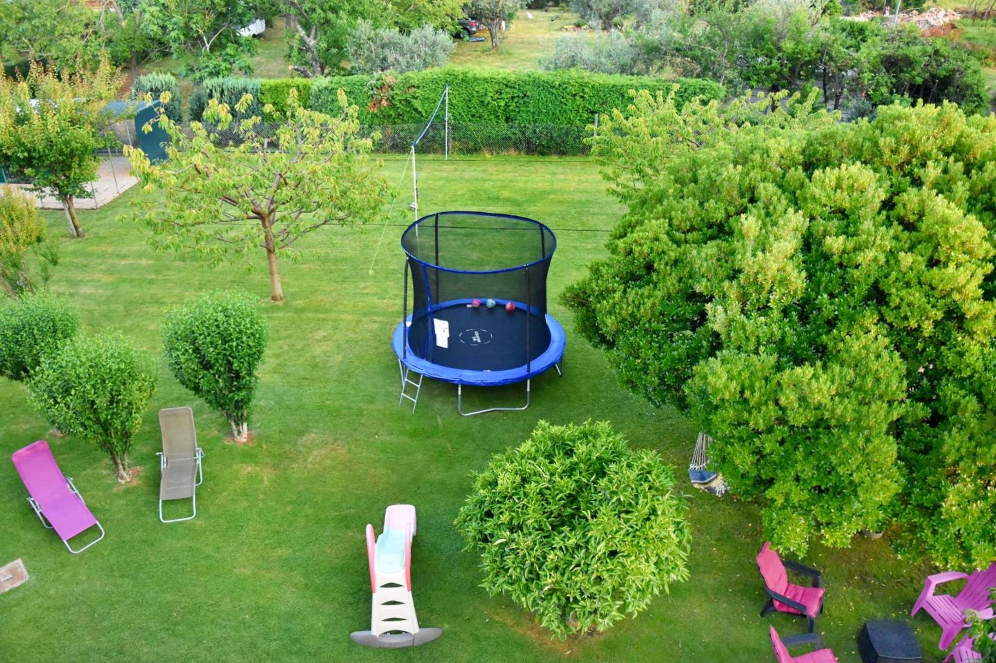 Apartment near the beach with garden