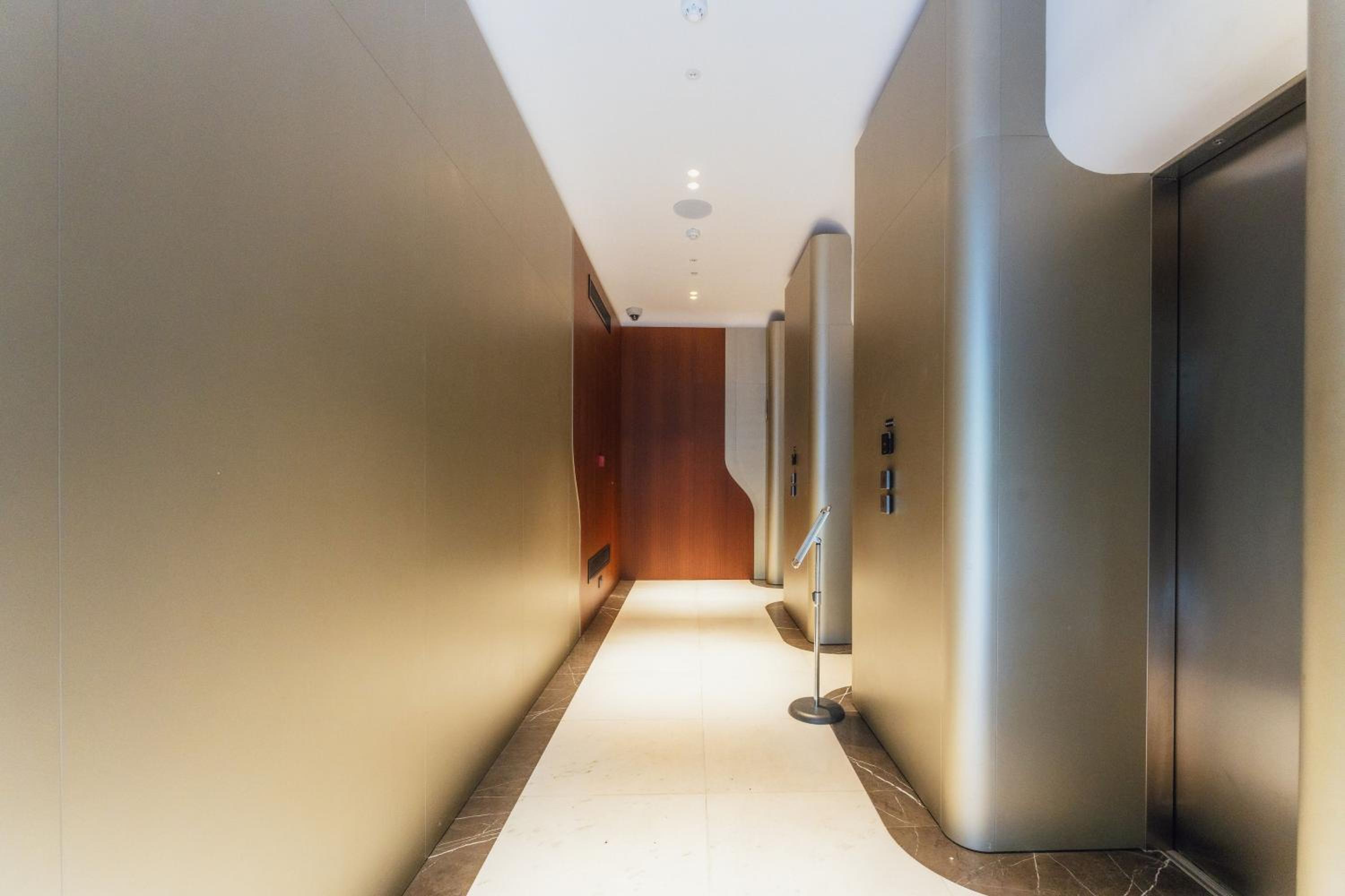 Official Mercury Suites With Rooftop Pool Access photo 5