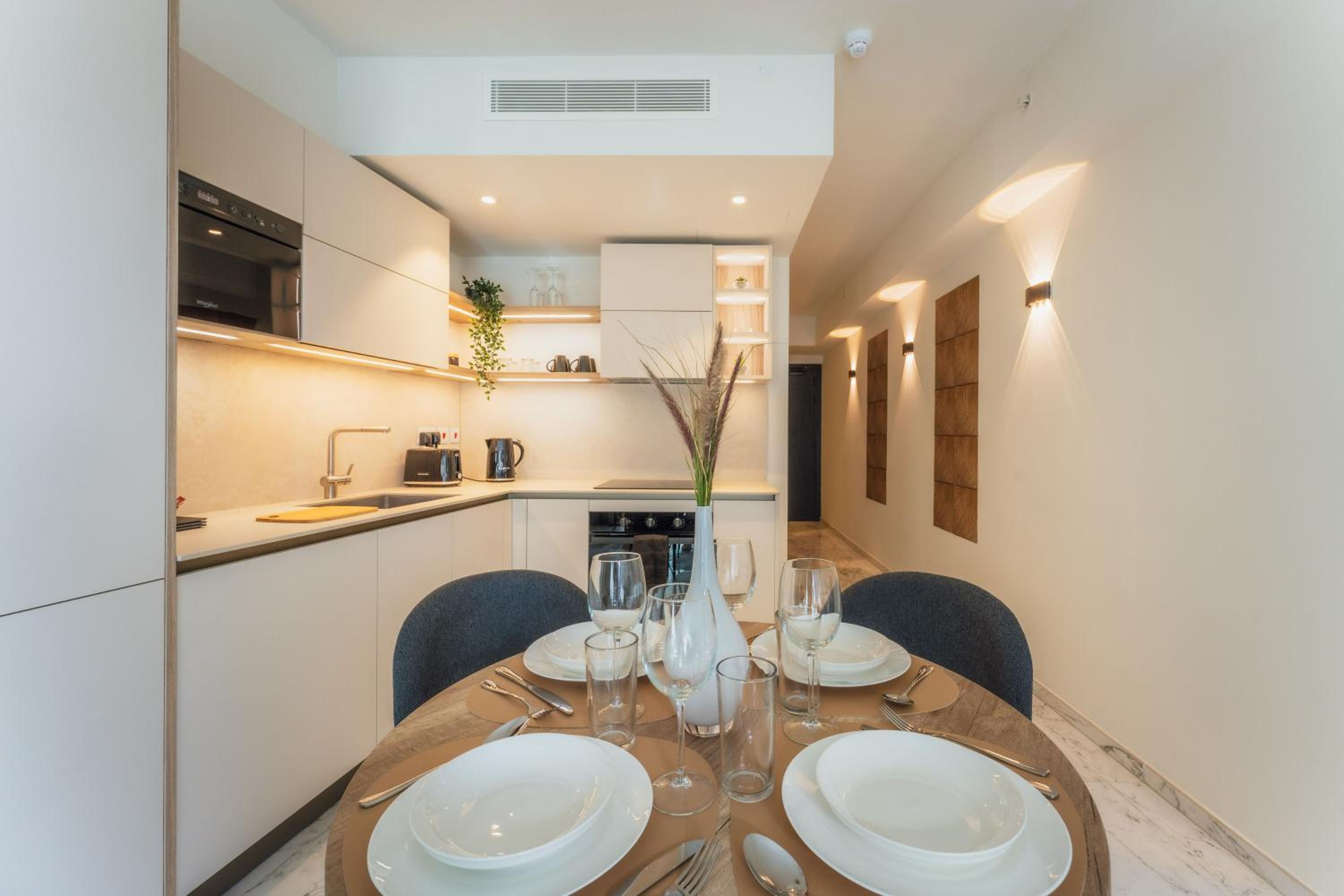 Official Mercury Suites With Rooftop Pool Access photo 3
